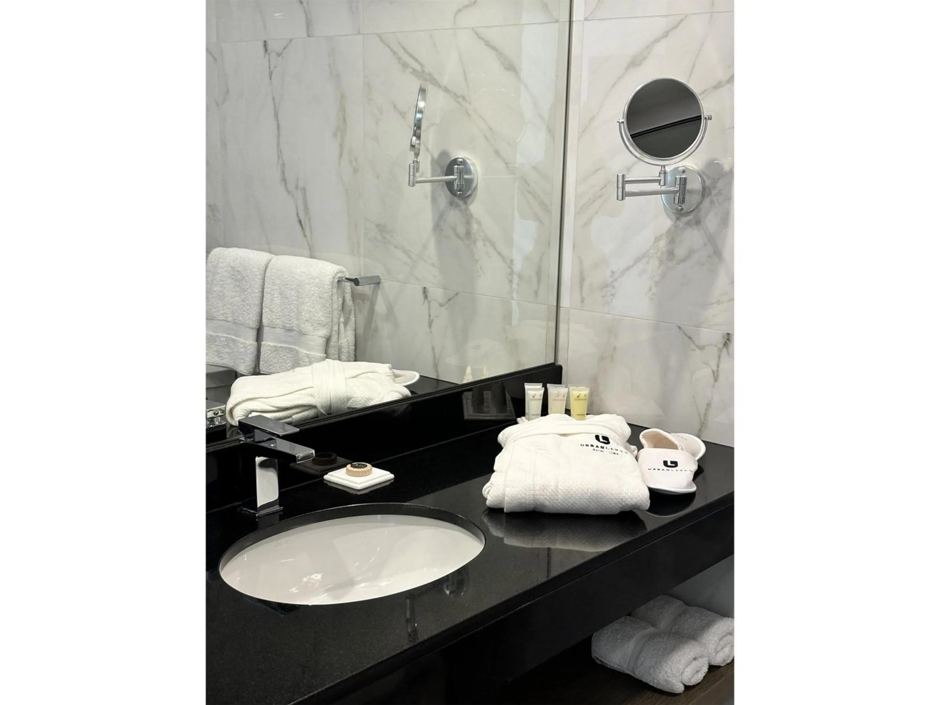 Bathroom in Best Western Plus Urban Larco Hotel