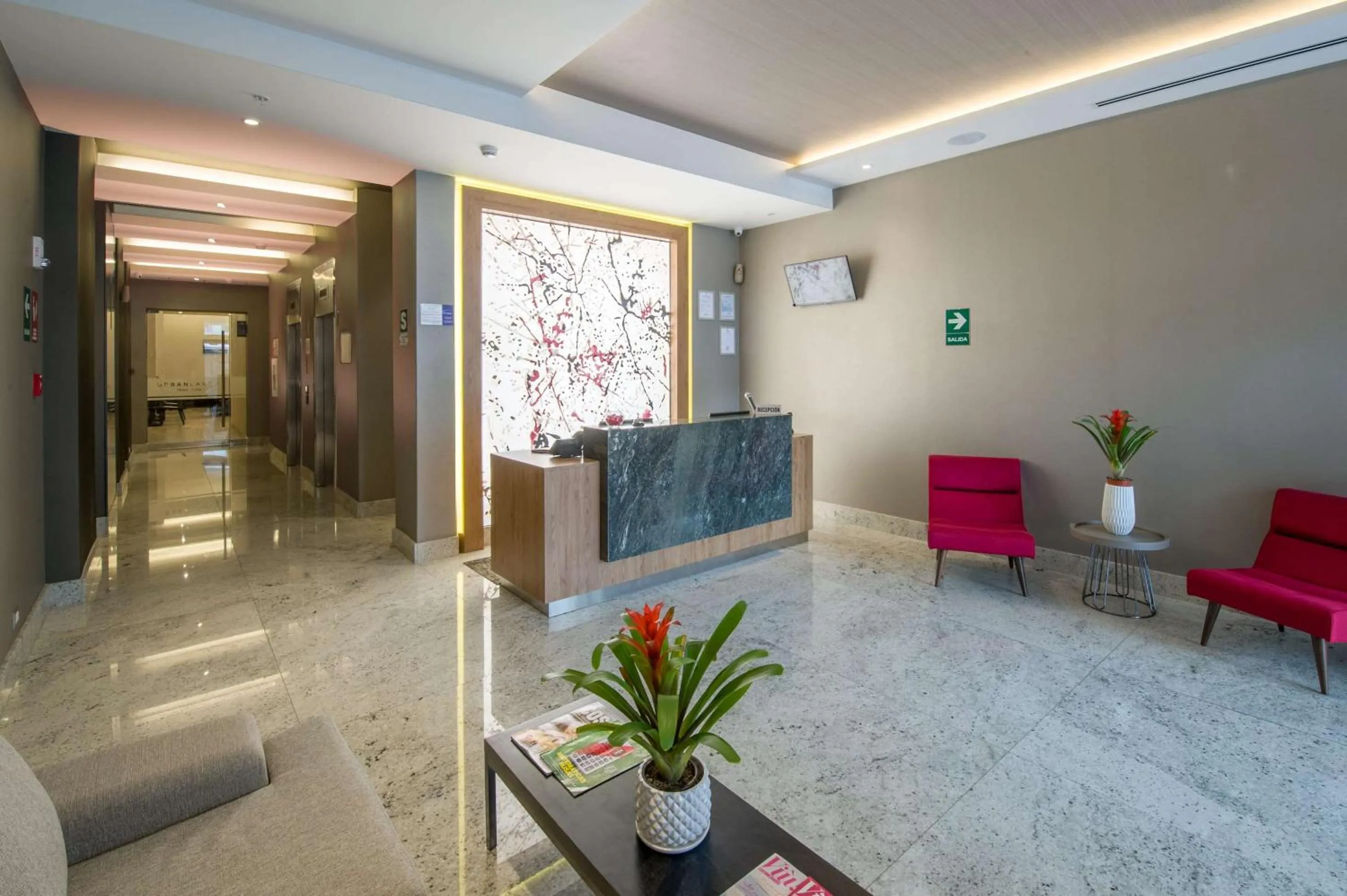 Lobby or reception in Best Western Plus Urban Larco Hotel