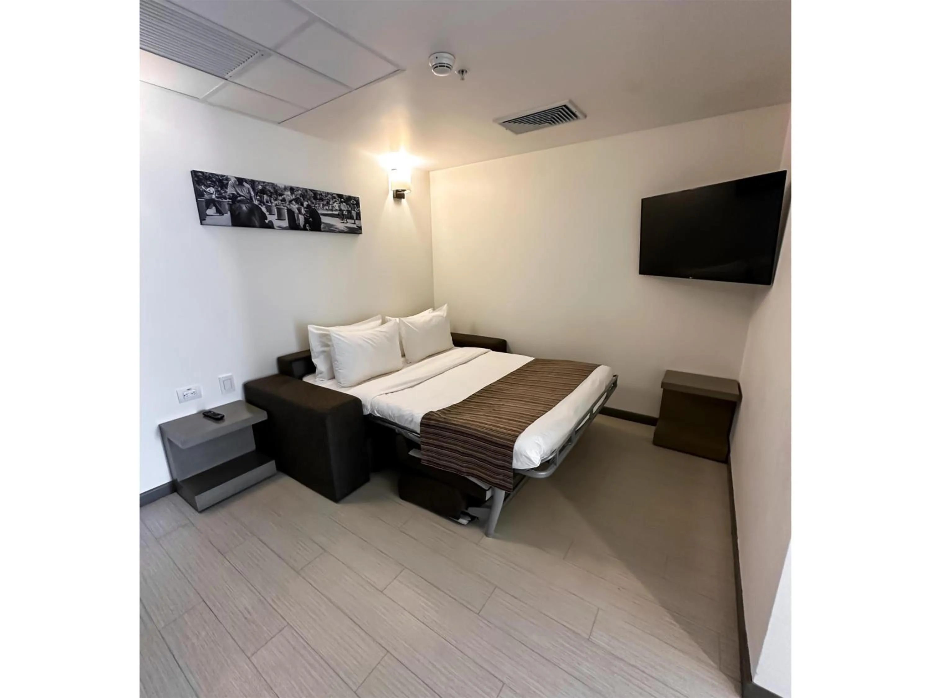 Photo of the whole room, Bed in Best Western Plus Urban Larco Hotel