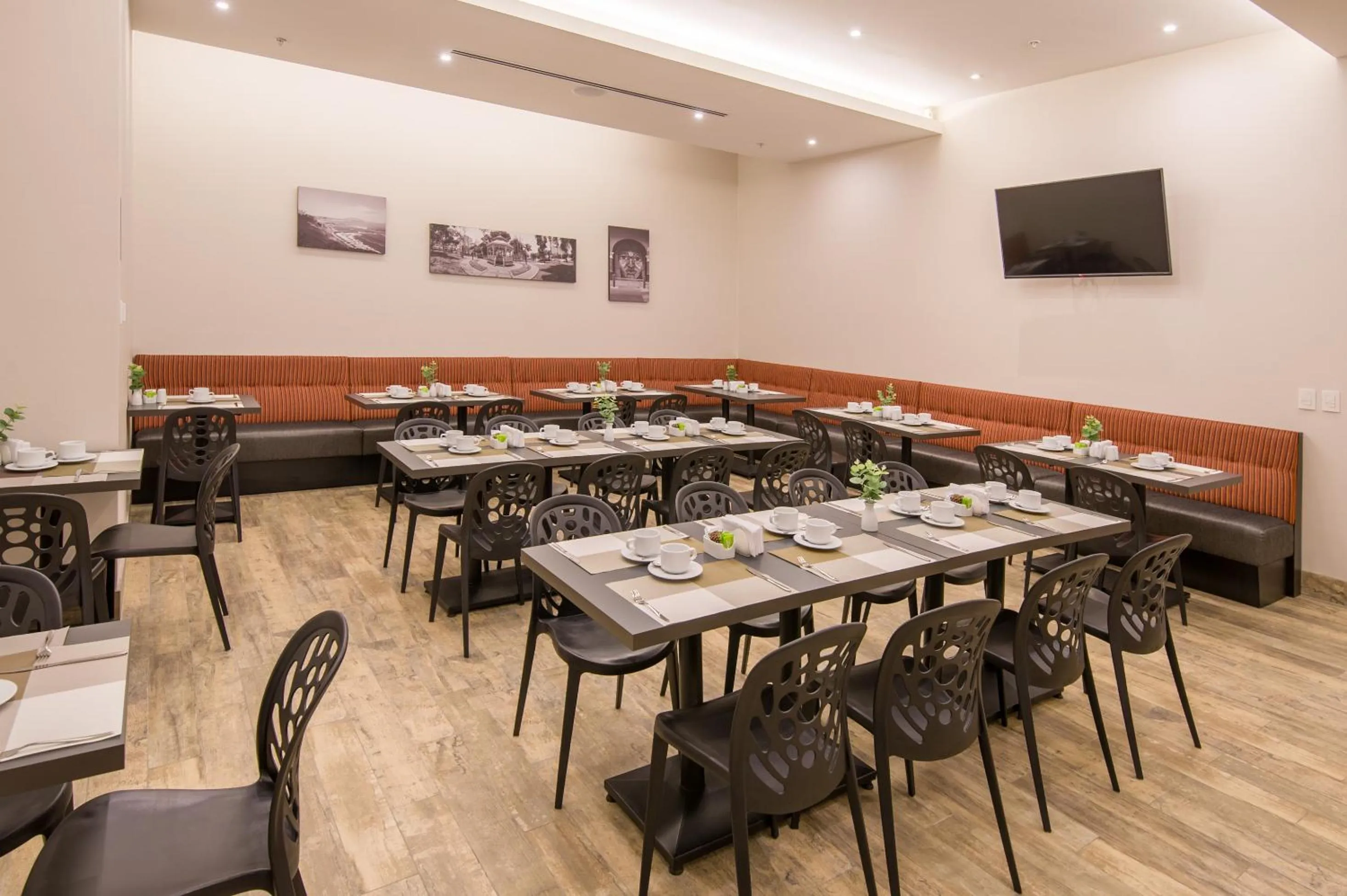 Restaurant/places to eat in Best Western Plus Urban Larco Hotel