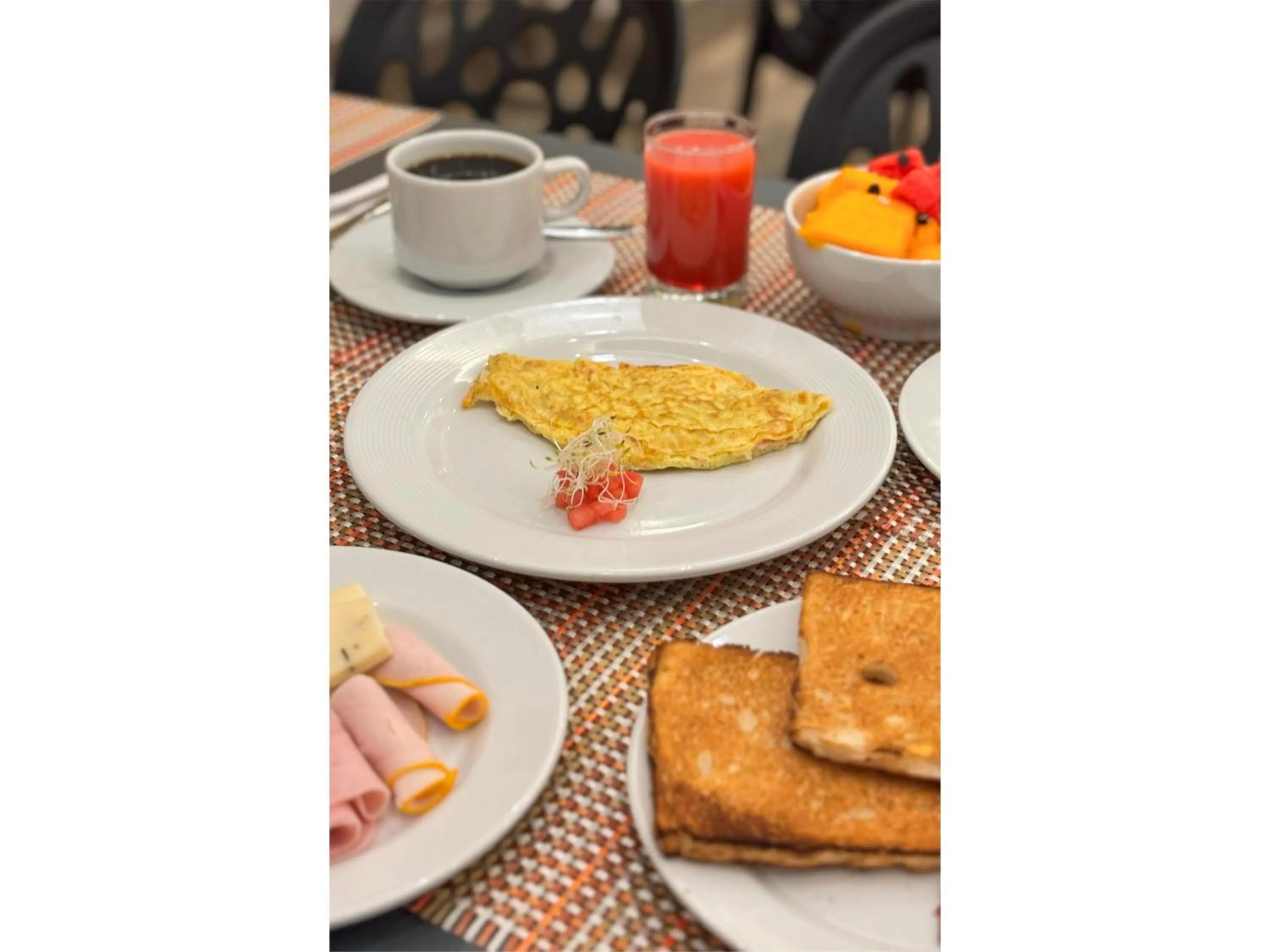 Food and drinks in Best Western Plus Urban Larco Hotel