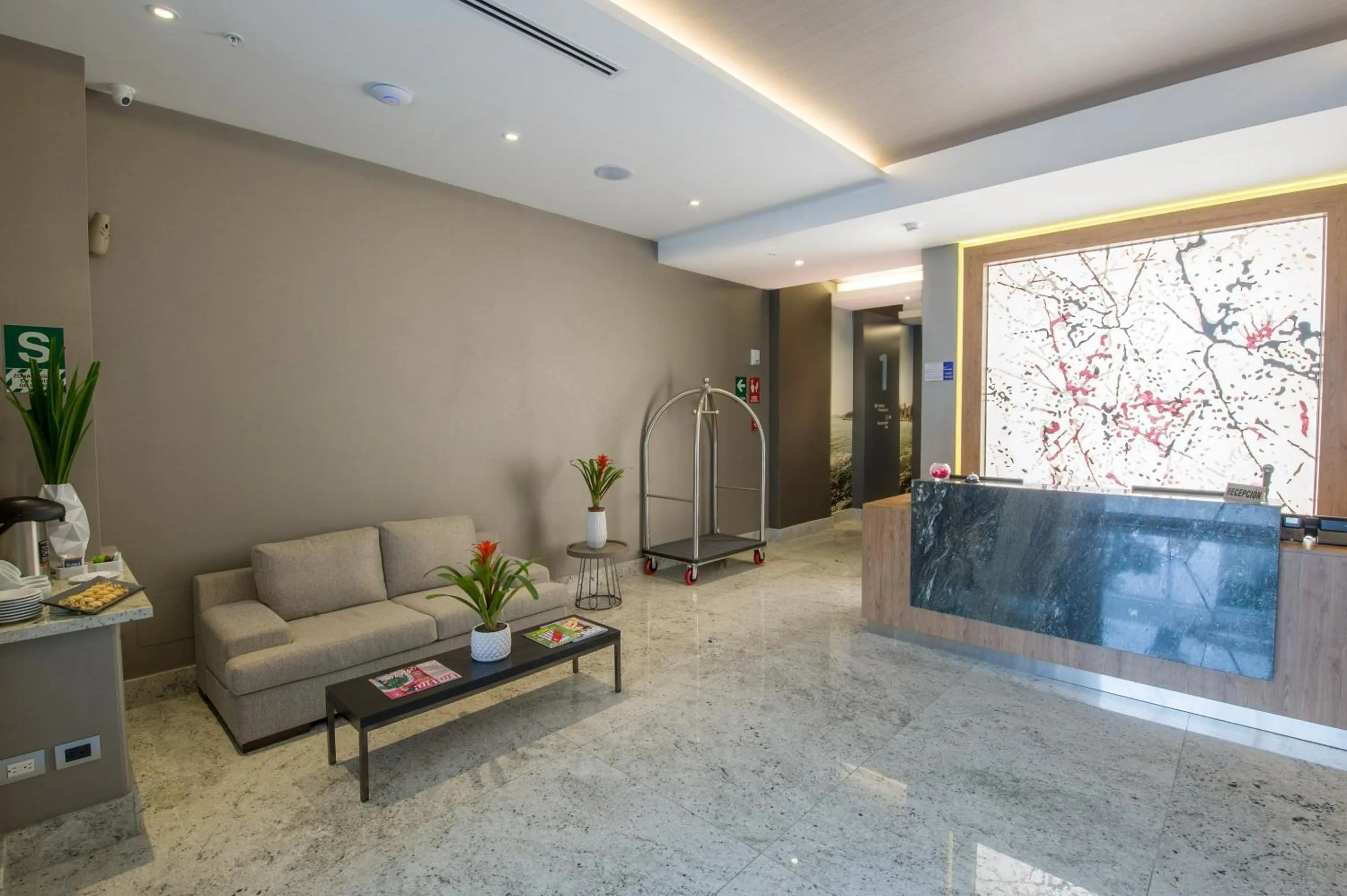 Lobby or reception in Best Western Plus Urban Larco Hotel