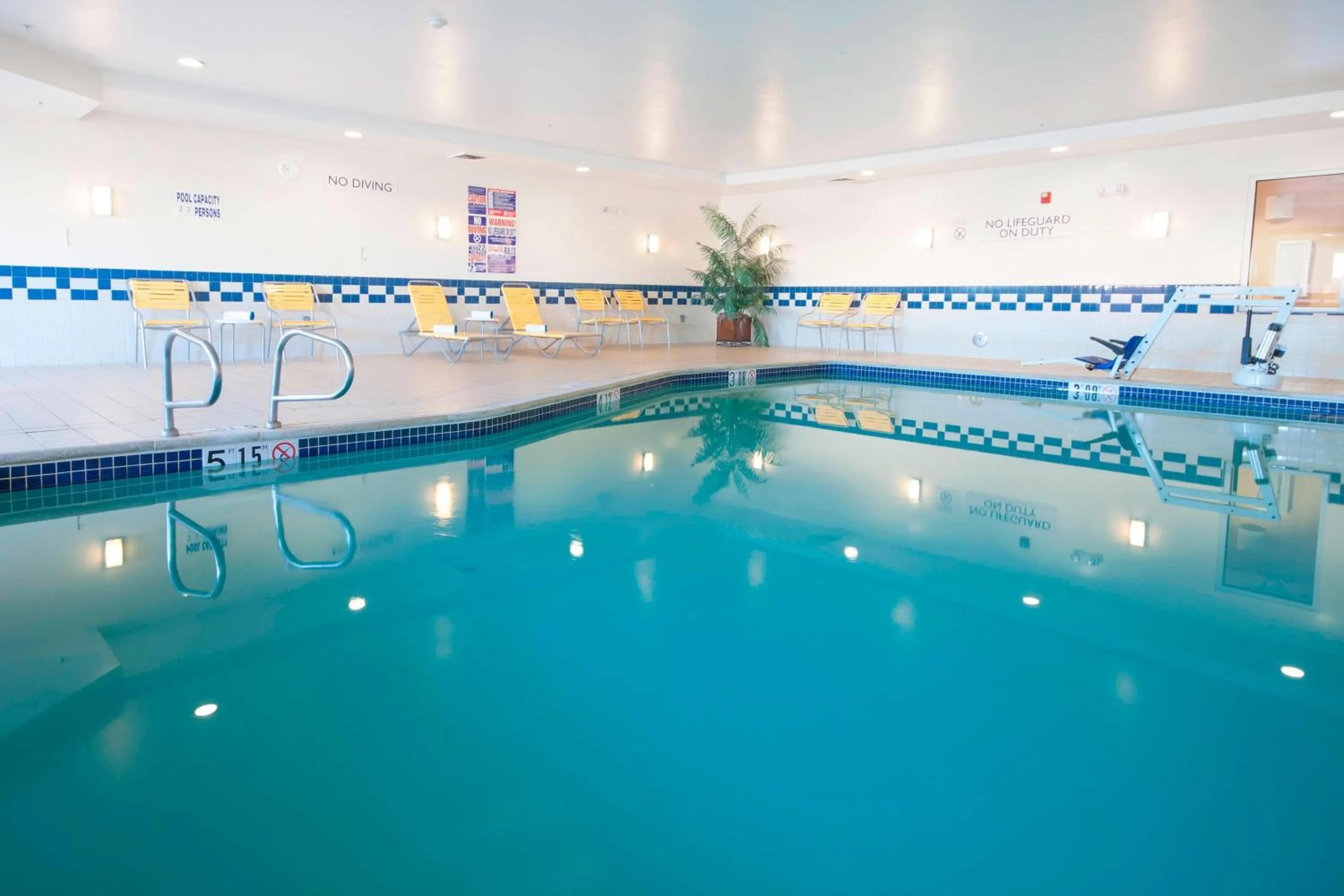 Swimming pool in Fairfield Inn & Suites El Centro