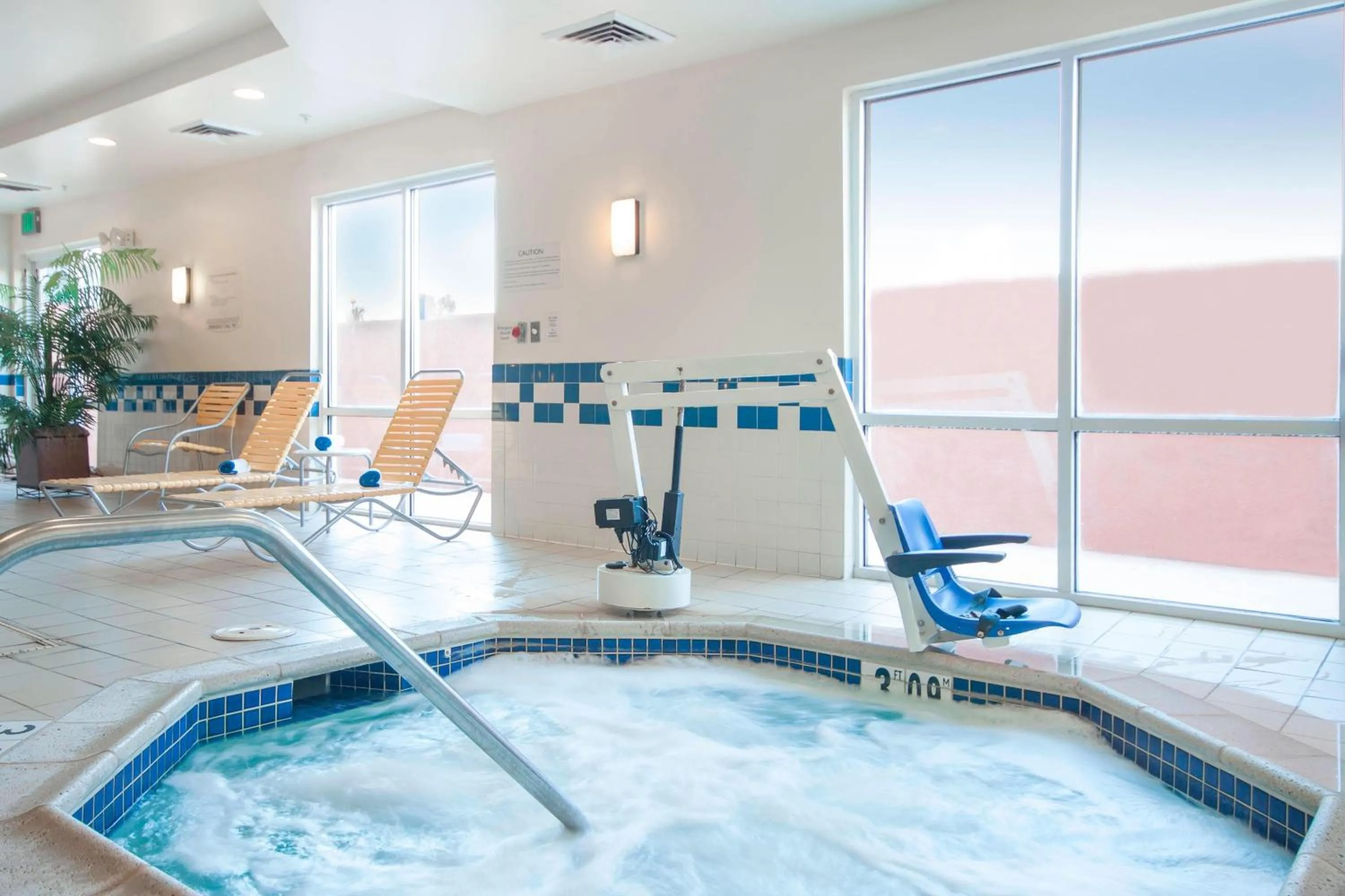 Swimming pool in Fairfield Inn & Suites El Centro