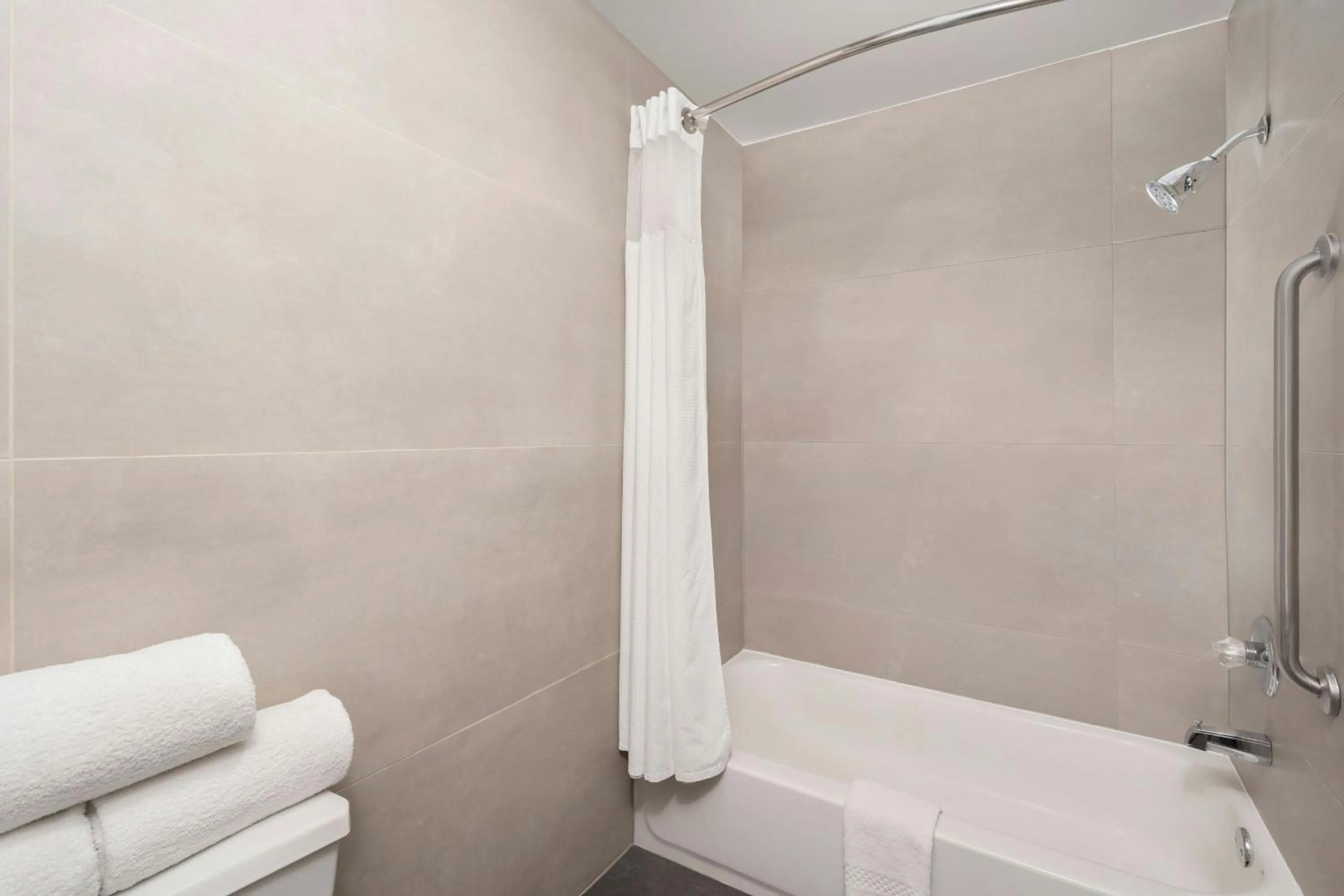 Bathroom in Courtyard by Marriott Indianapolis South