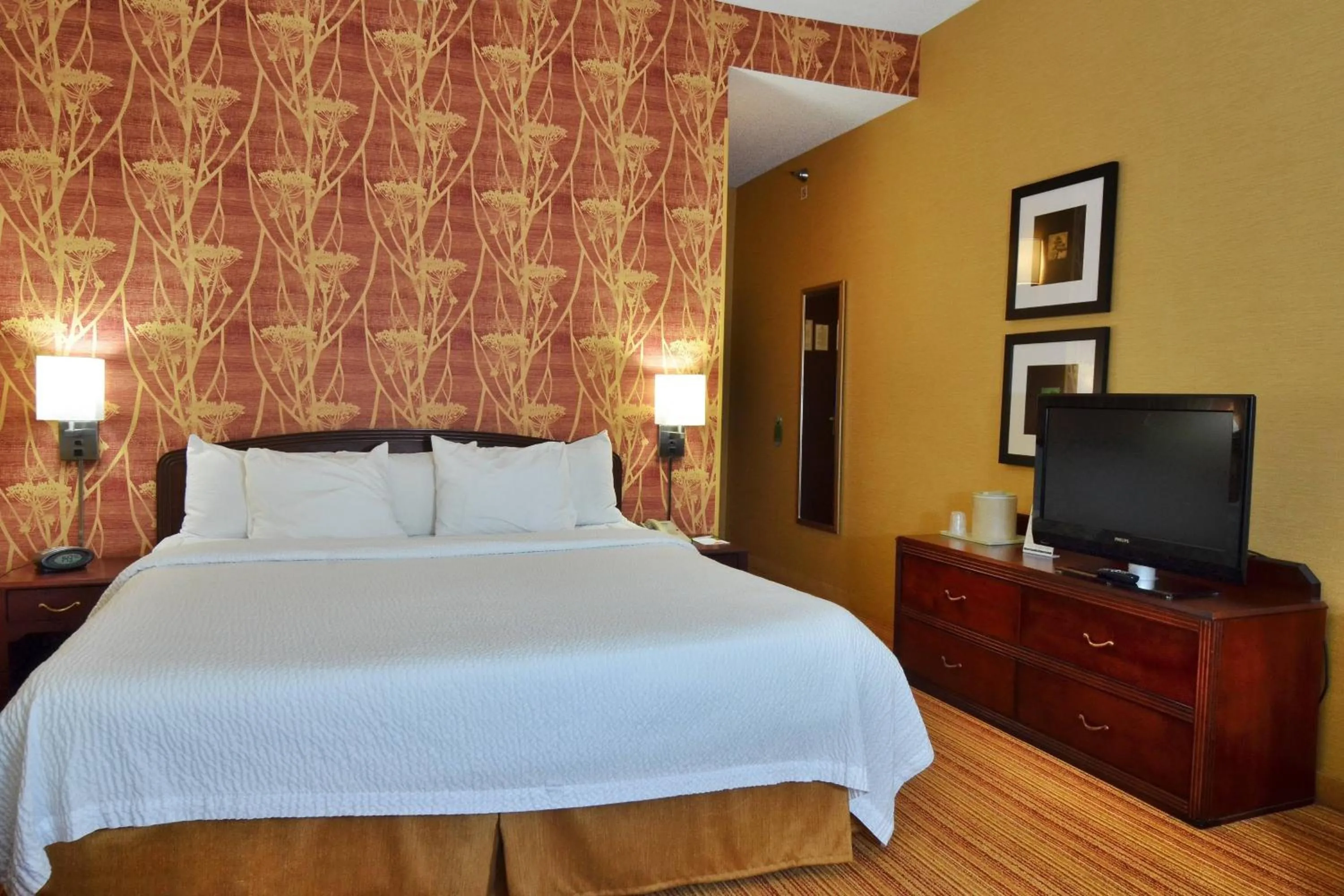 Photo of the whole room, Bed in Courtyard by Marriott Indianapolis South