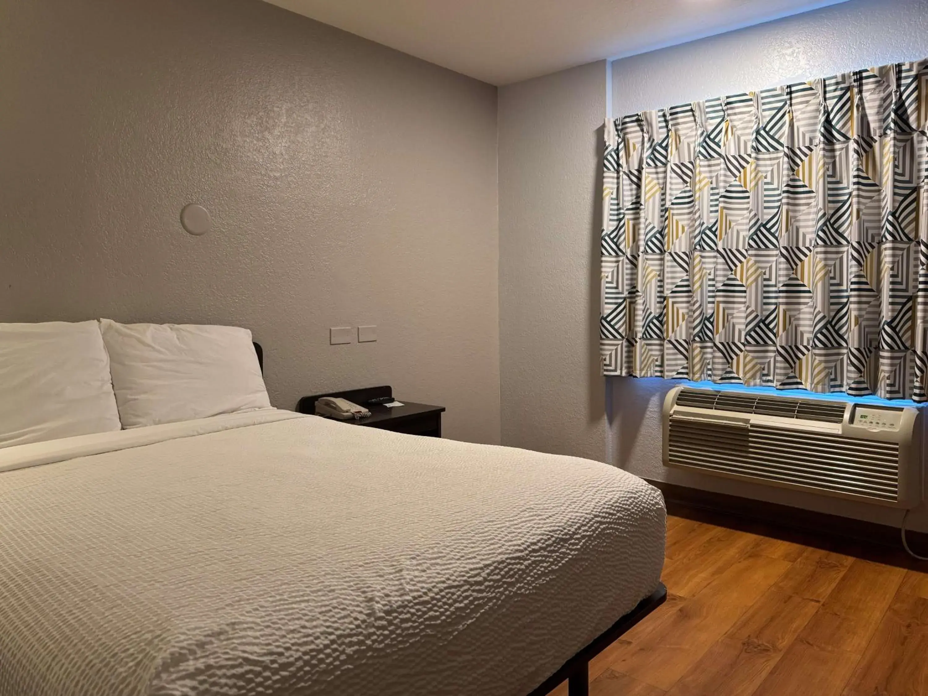 Bedroom, Bed in Motel 6-Simi Valley, CA Bedroom, Bed in Motel 6-Simi Valley, CA