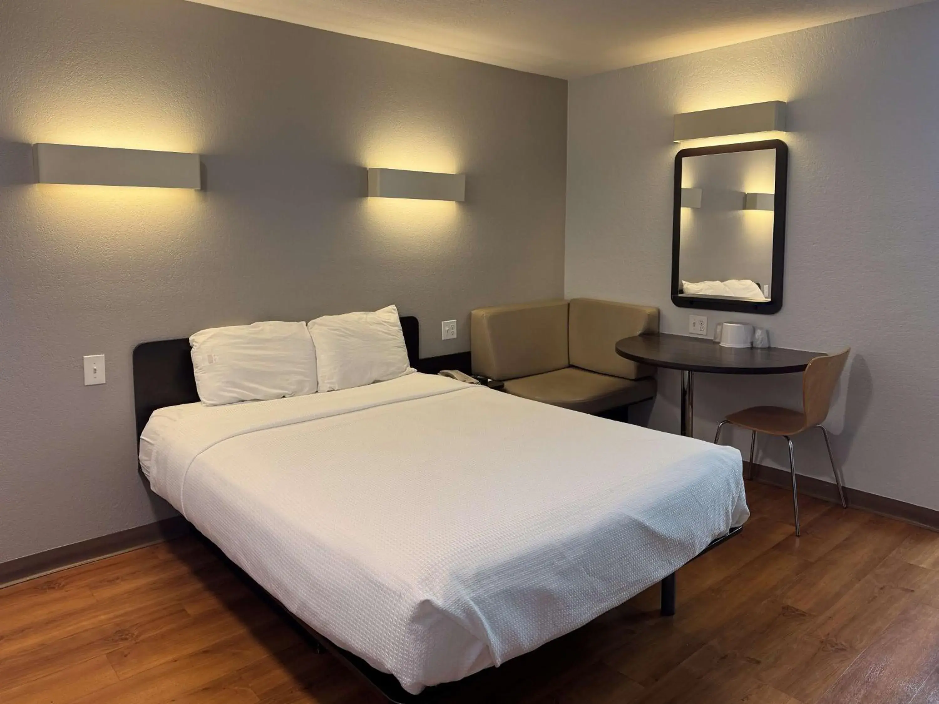 Bedroom, Bed in Motel 6-Simi Valley, CA Bedroom, Bed in Motel 6-Simi Valley, CA