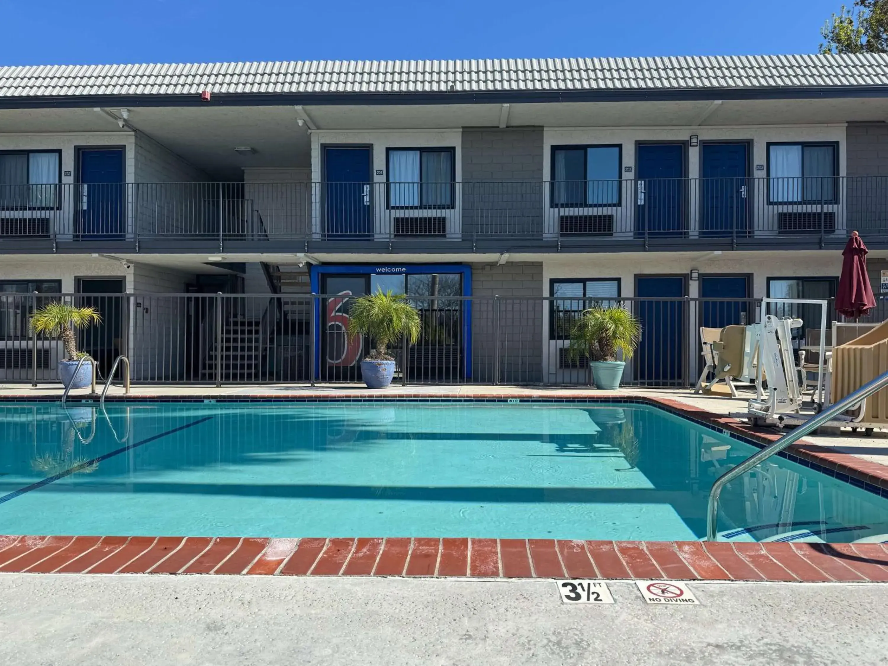 Pool view in Motel 6-Simi Valley, CA Pool view in Motel 6-Simi Valley, CA