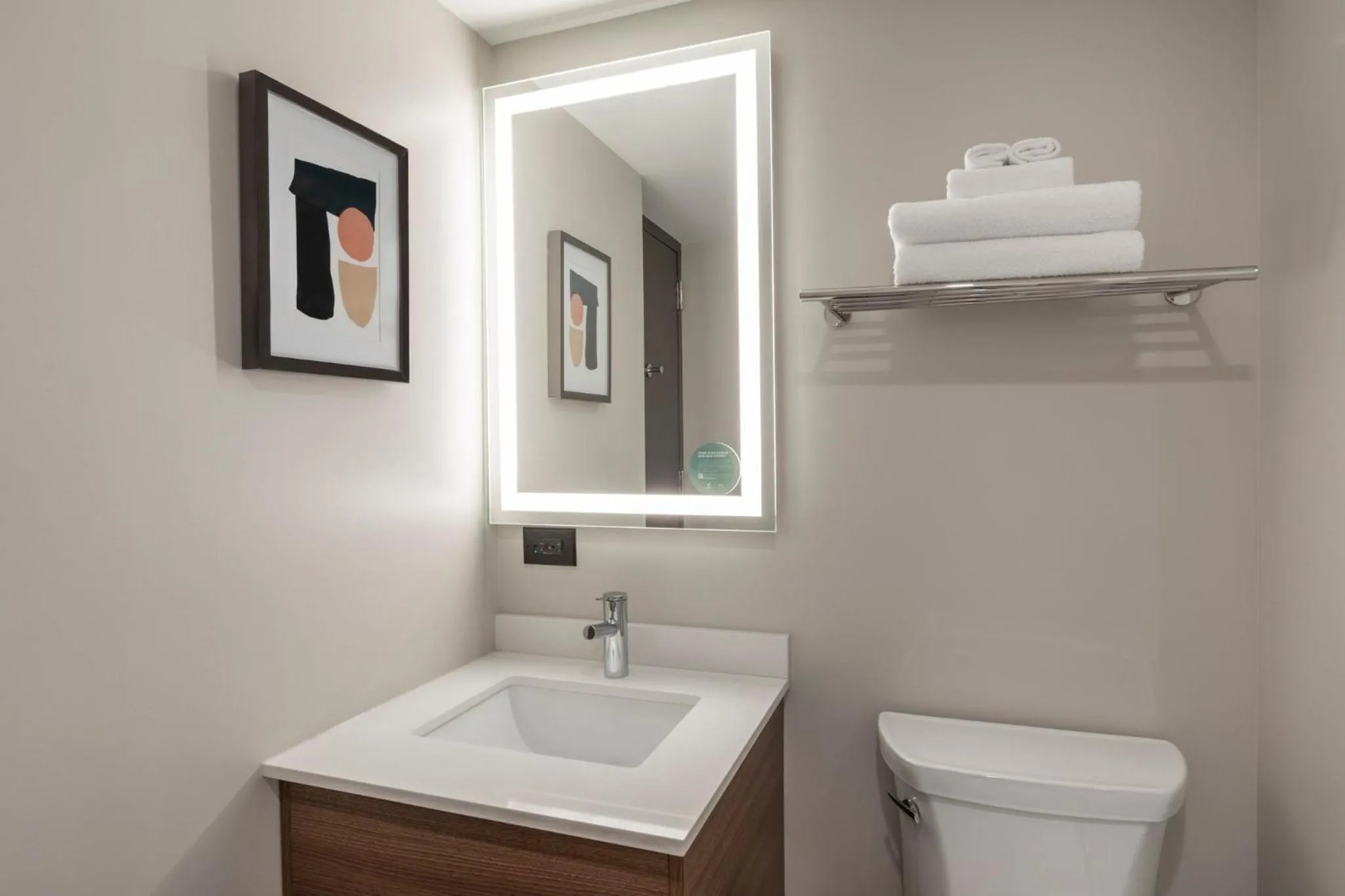 Bathroom in Holiday Inn St-Jean-sur-Richelieu Congrès by IHG