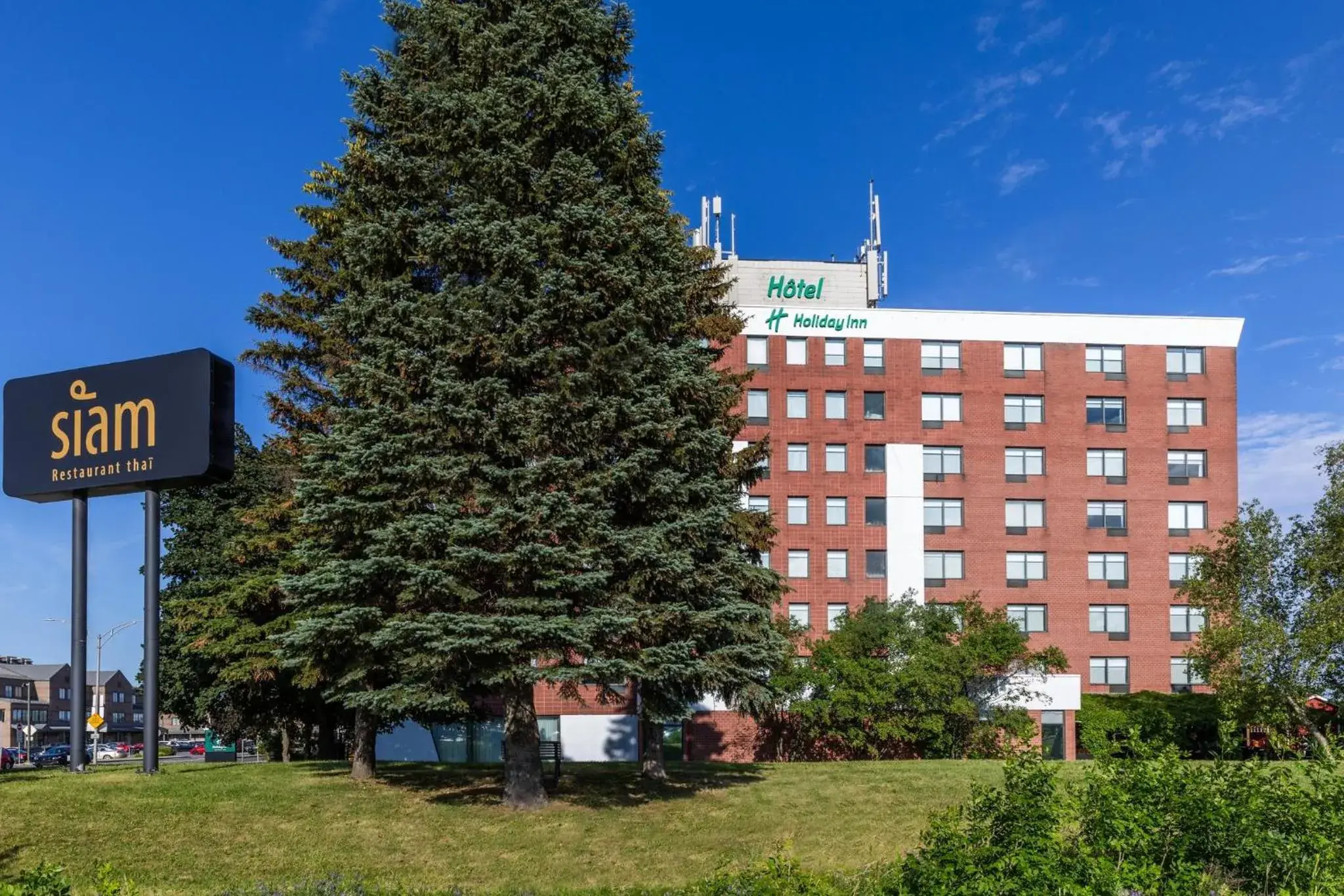Property building in Holiday Inn St-Jean-sur-Richelieu Congrès by IHG Property building in Holiday Inn St-Jean-sur-Richelieu Congrès by IHG