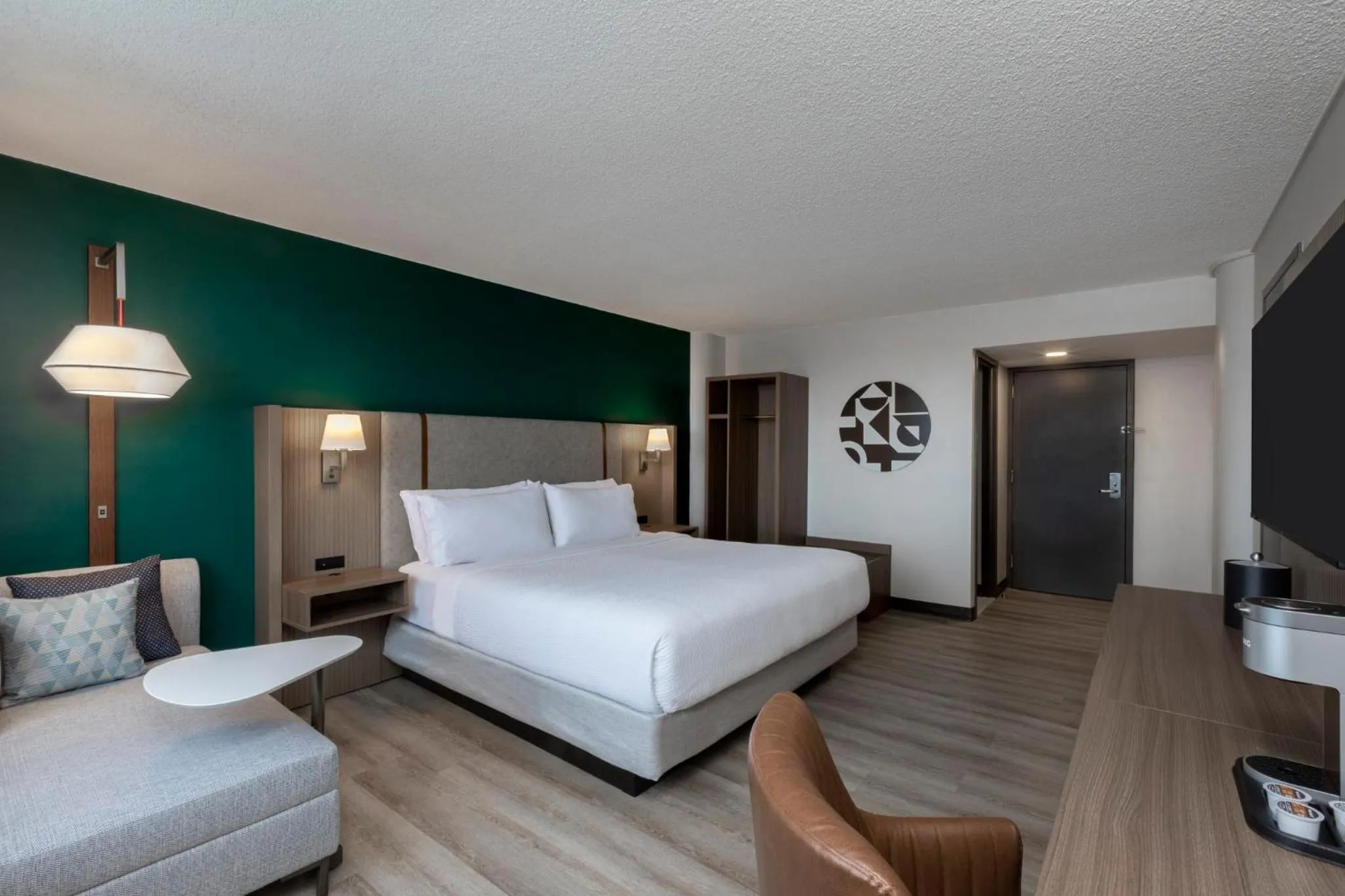 Photo of the whole room, Bed in Holiday Inn St-Jean-sur-Richelieu Congrès by IHG