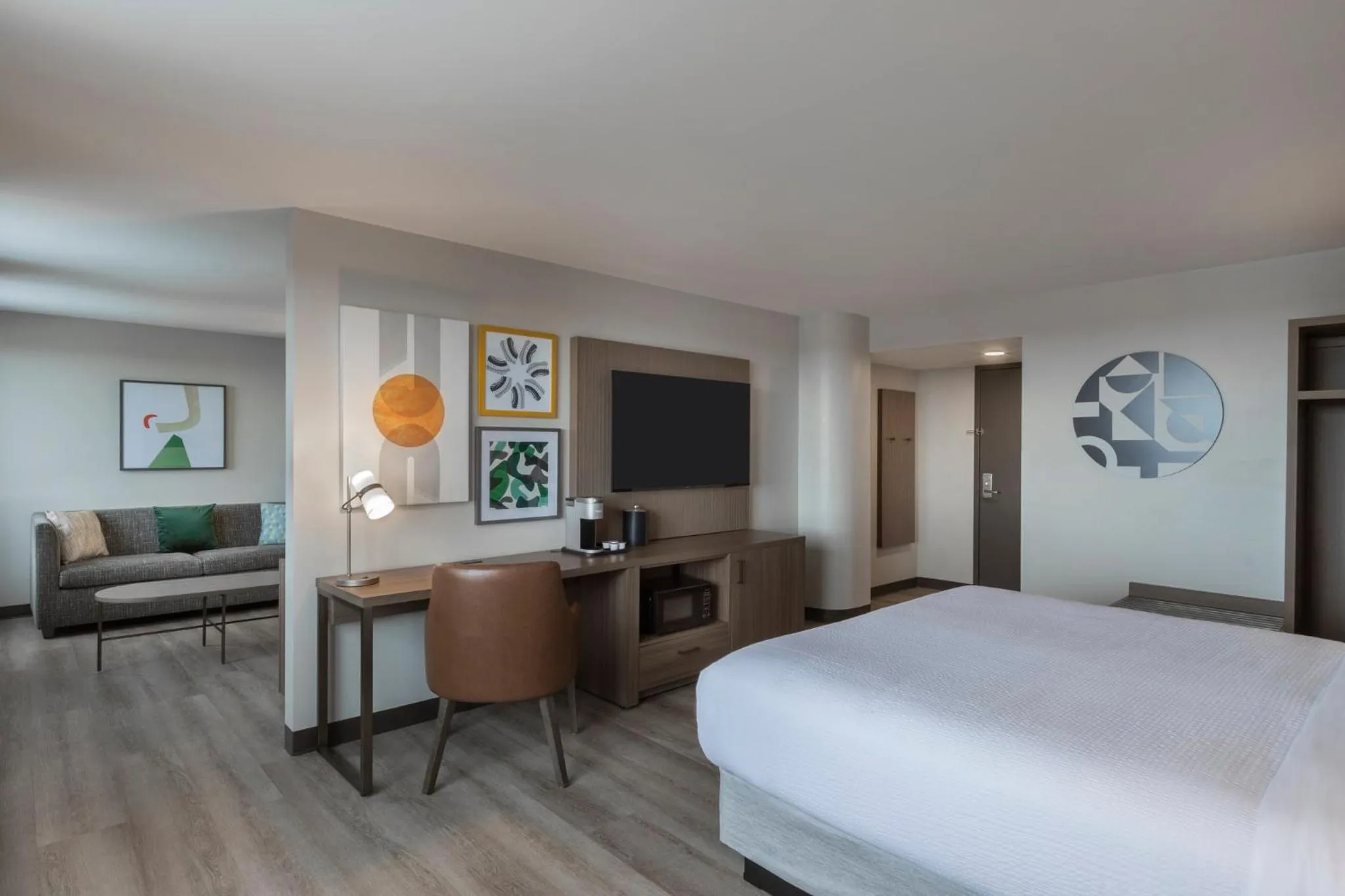 Photo of the whole room, Bed in Holiday Inn St-Jean-sur-Richelieu Congrès by IHG