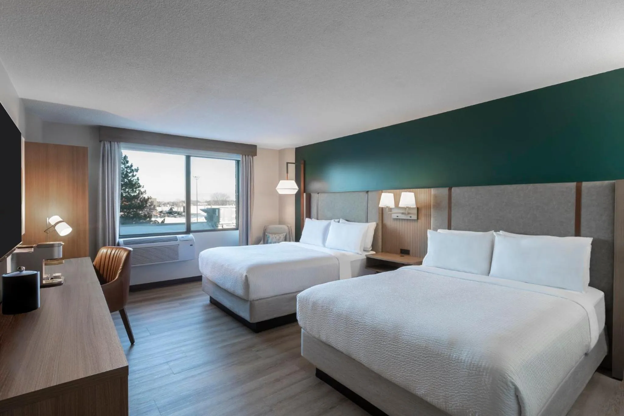 Photo of the whole room, Bed in Holiday Inn St-Jean-sur-Richelieu Congrès by IHG