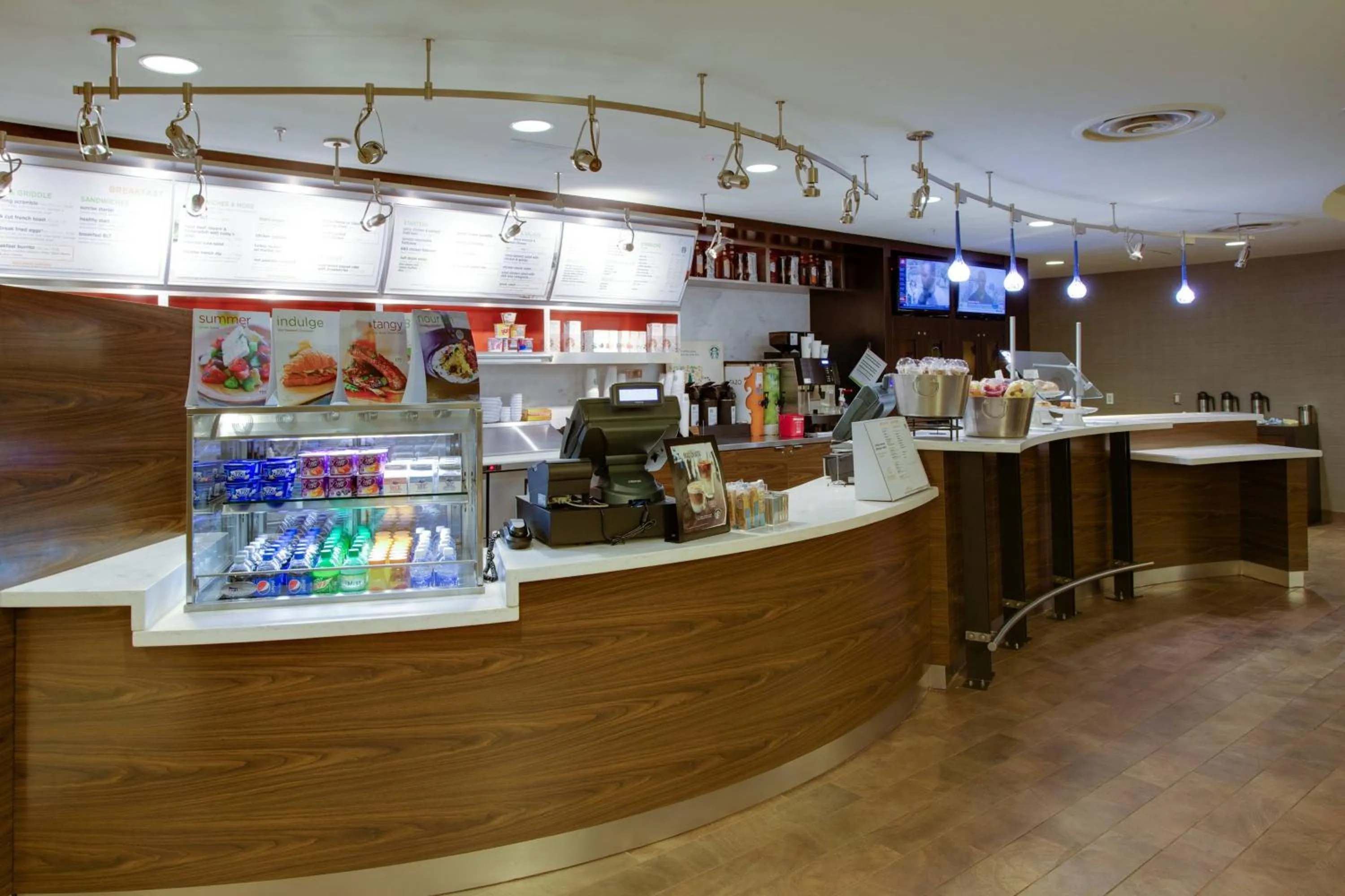 Restaurant/places to eat in Courtyard Republic Airport Long Island/Farmingdale