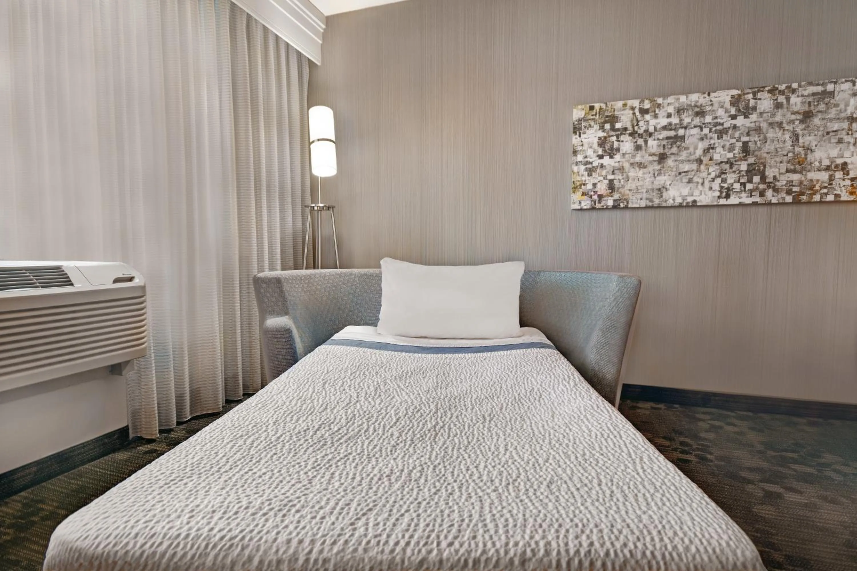 Bed in Courtyard Republic Airport Long Island/Farmingdale