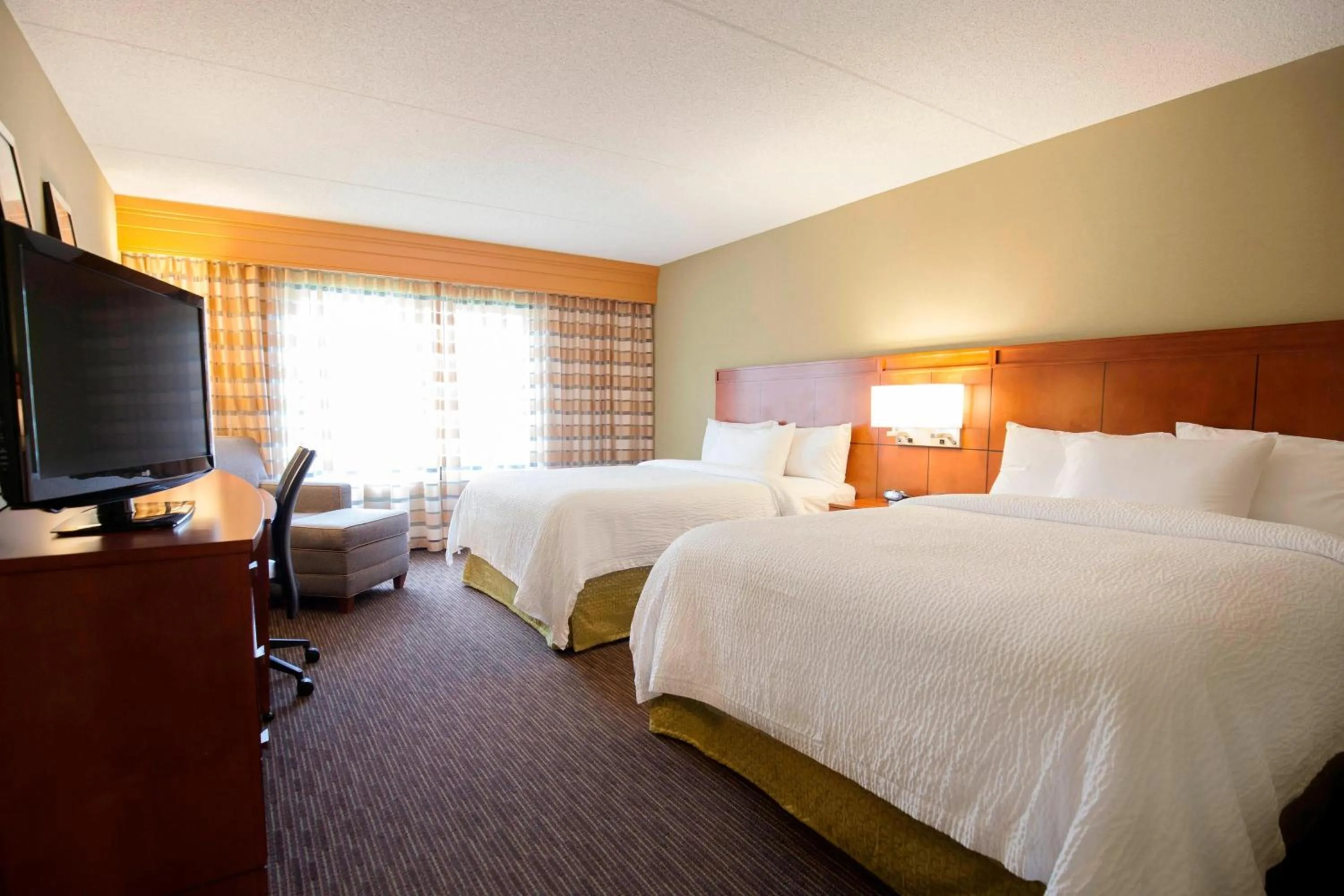 Bedroom, Bed in Courtyard by Marriott Ithaca Airport/University