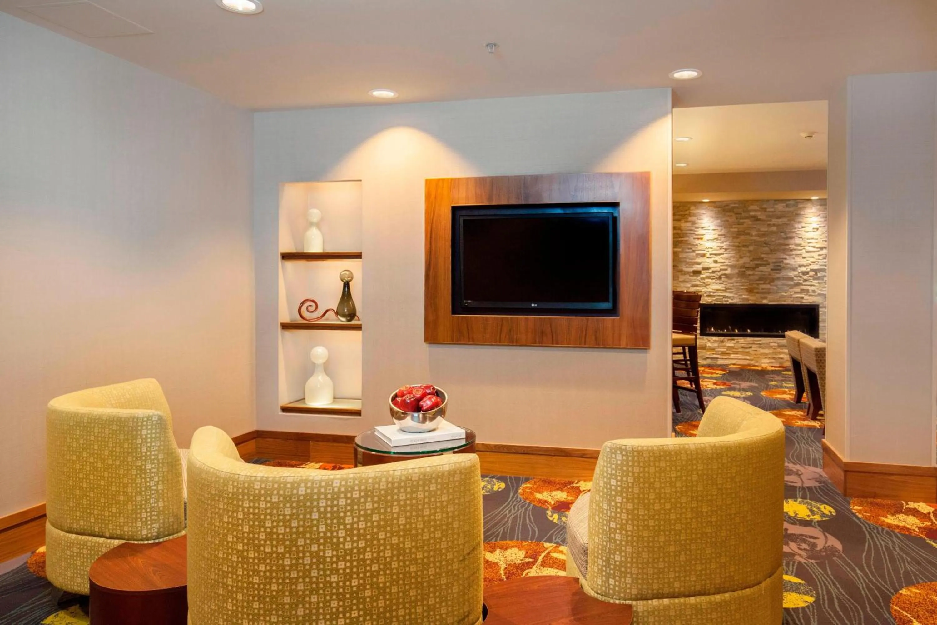 Lounge or bar in Courtyard by Marriott Ithaca Airport/University