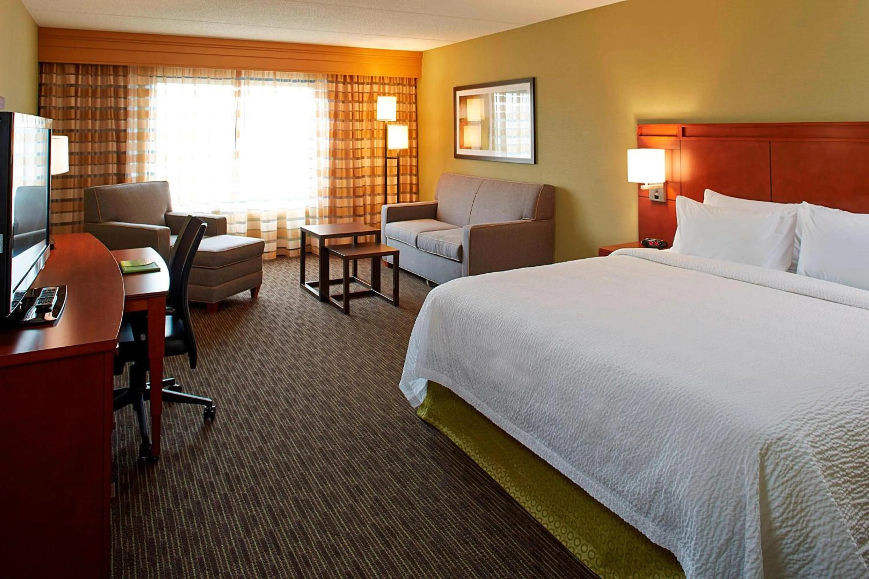 Photo of the whole room, Bed in Courtyard by Marriott Ithaca Airport/University