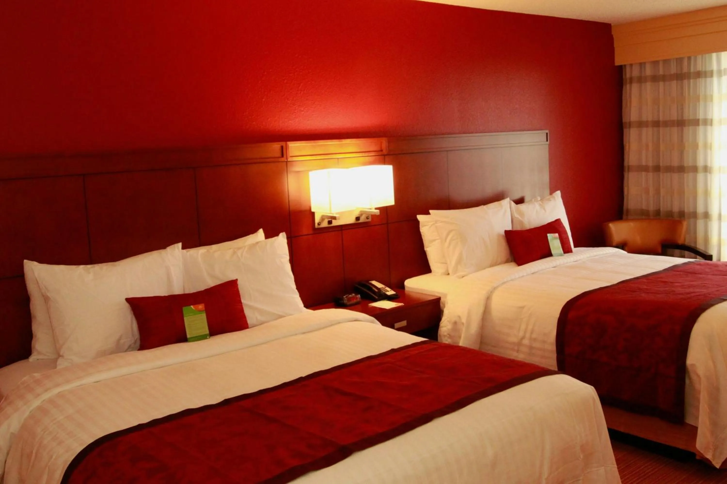 Photo of the whole room, Bed in Courtyard by Marriott Jackson Ridgeland