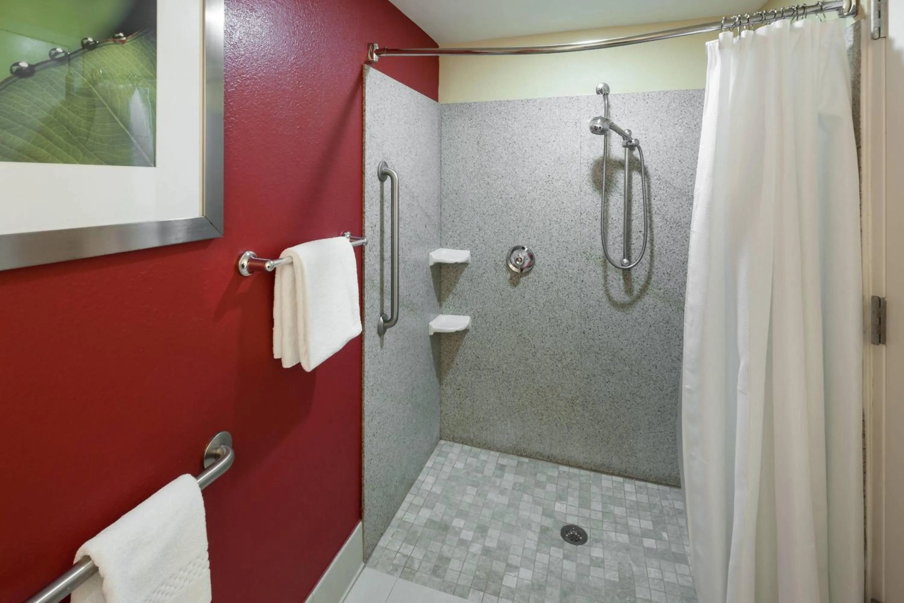 Bathroom in Courtyard by Marriott Jackson Ridgeland