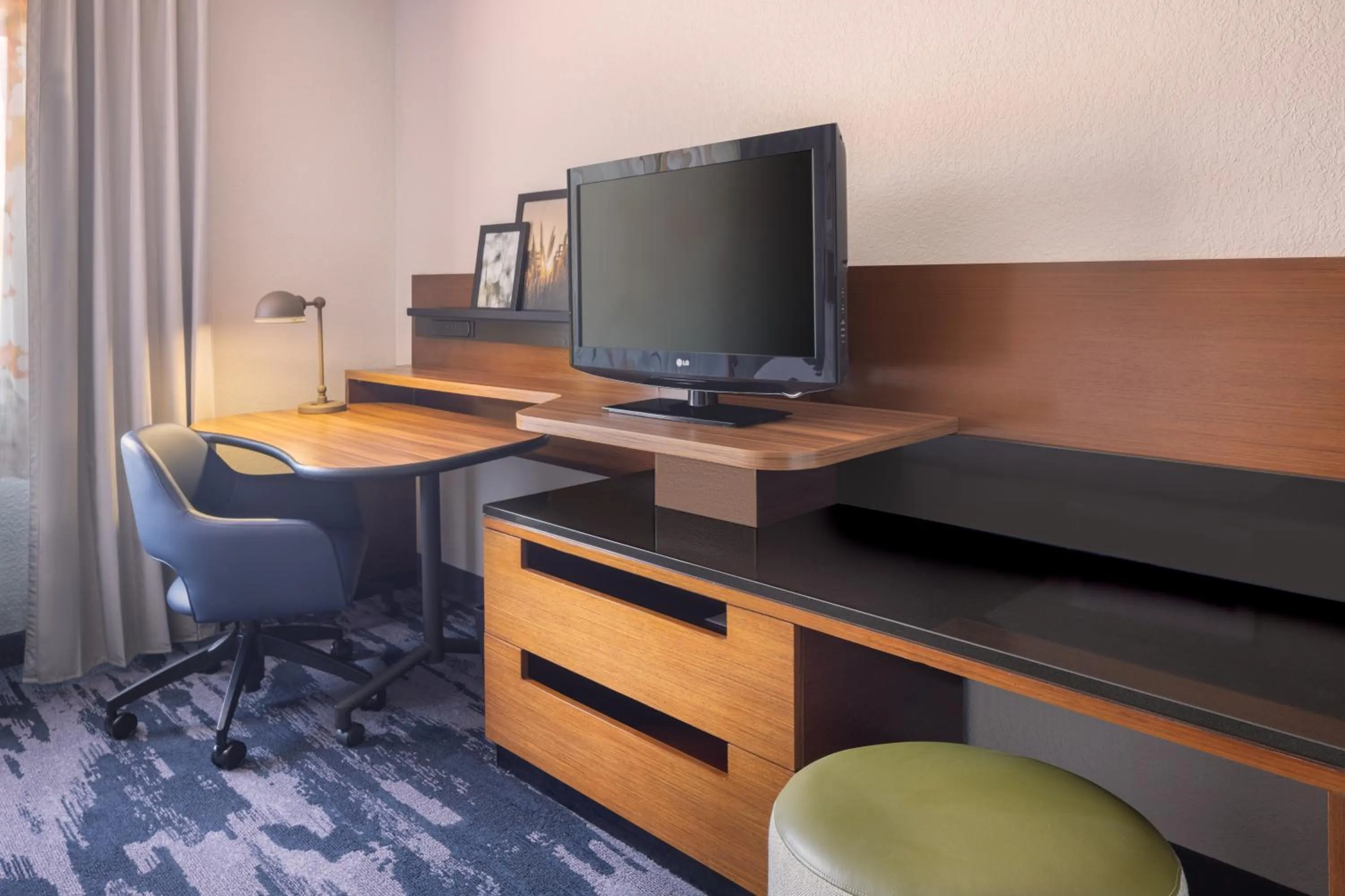 TV and multimedia in Fairfield Inn & Suites Jacksonville Airport