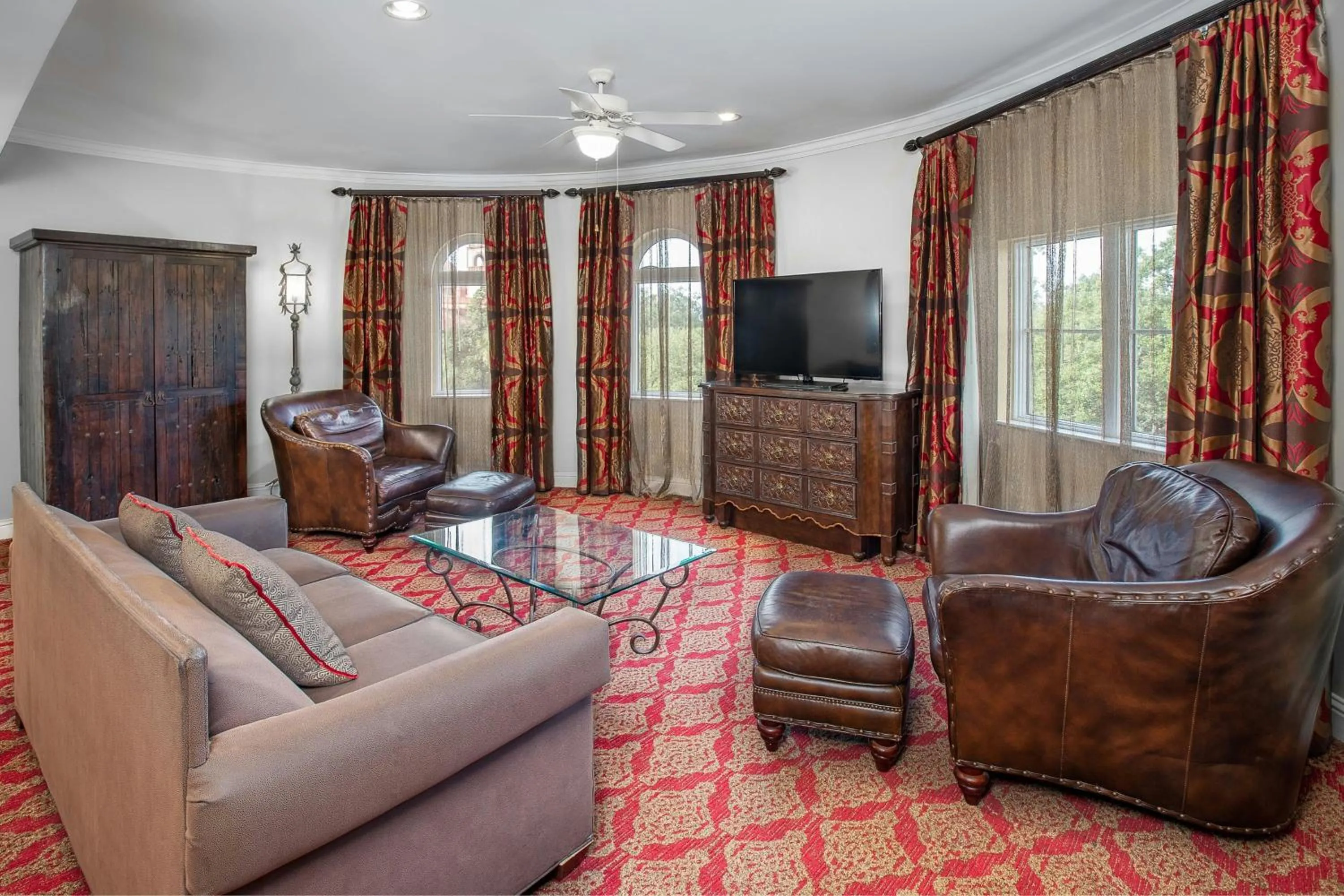 Living room in Casa Monica Resort & Spa, Autograph Collection