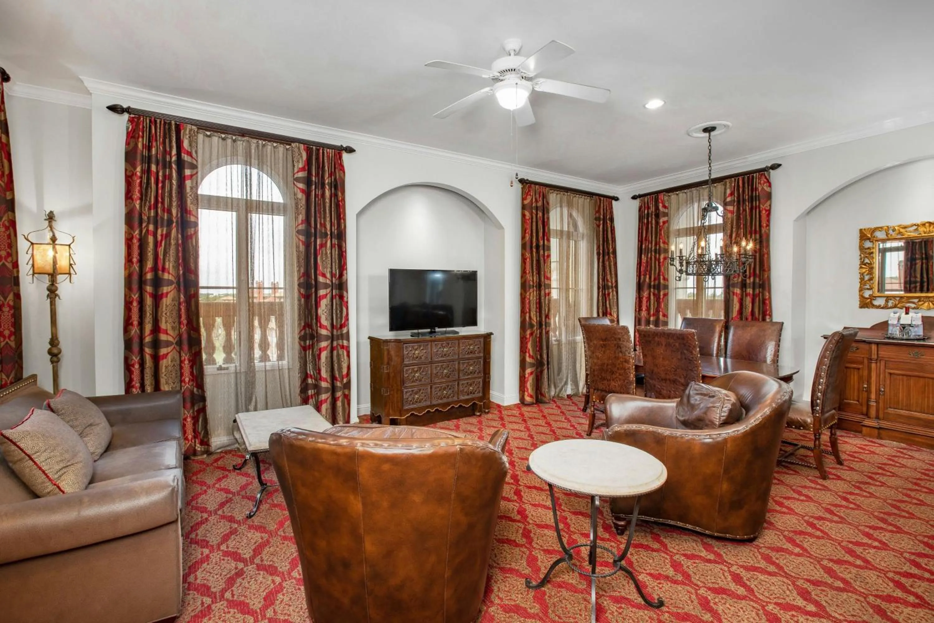 Living room in Casa Monica Resort & Spa, Autograph Collection