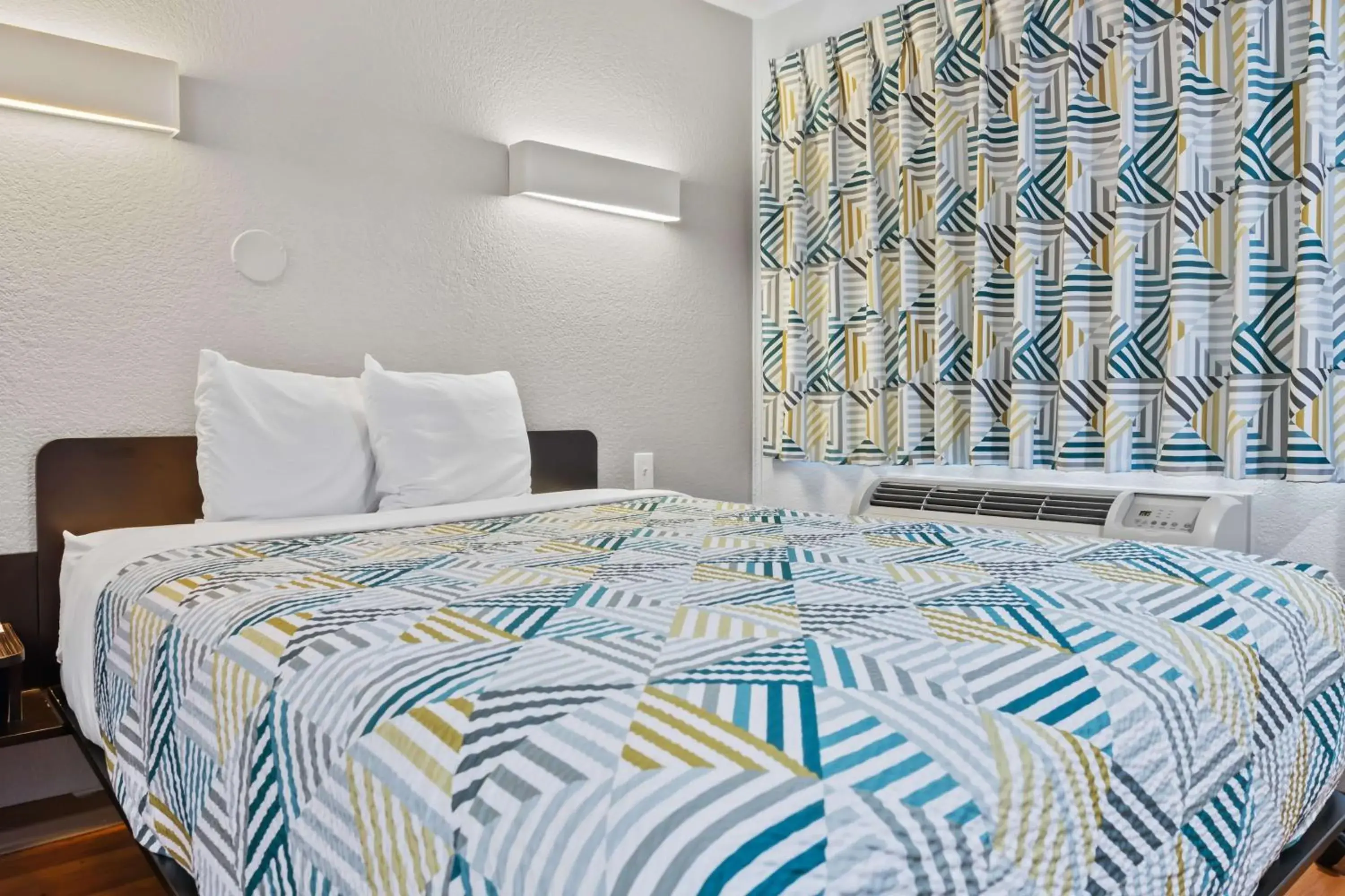 Bedroom, Bed in Motel 6-Ventura, CA - Beach Bedroom, Bed in Motel 6-Ventura, CA - Beach