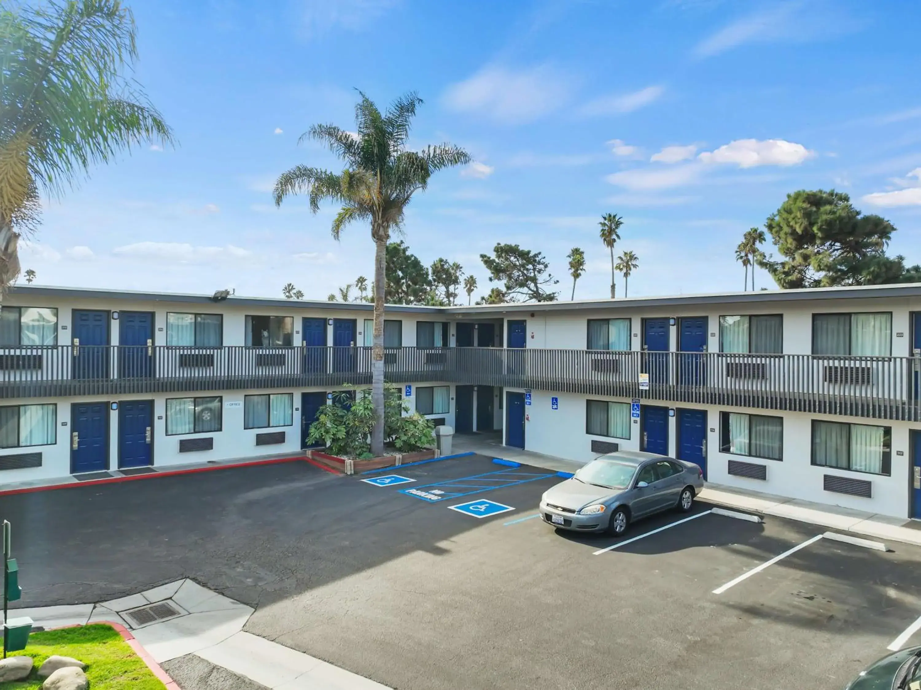 Property building in Motel 6-Ventura, CA - Beach Property building in Motel 6-Ventura, CA - Beach