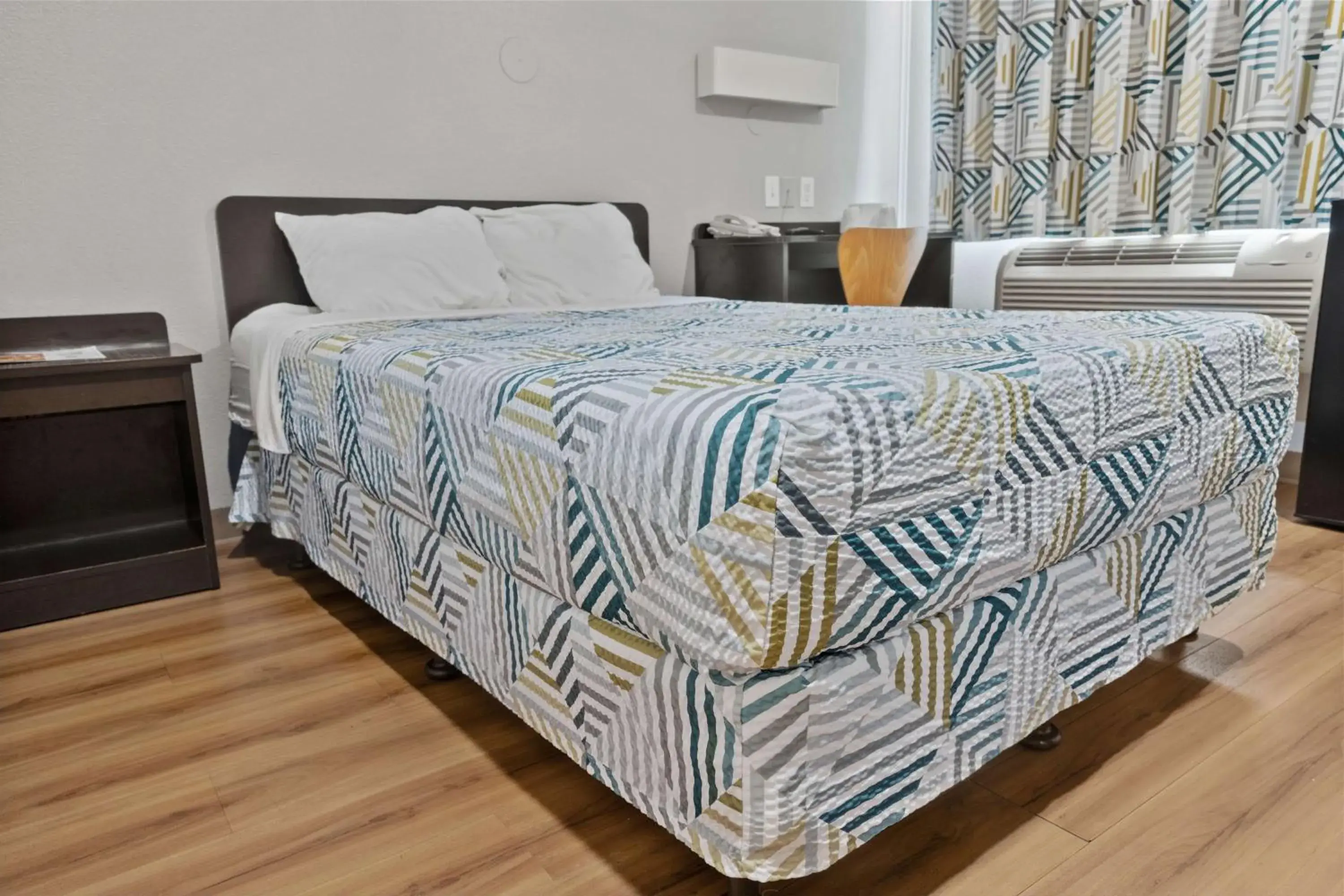 Bedroom, Bed in Motel 6-Ventura, CA - Beach Bedroom, Bed in Motel 6-Ventura, CA - Beach