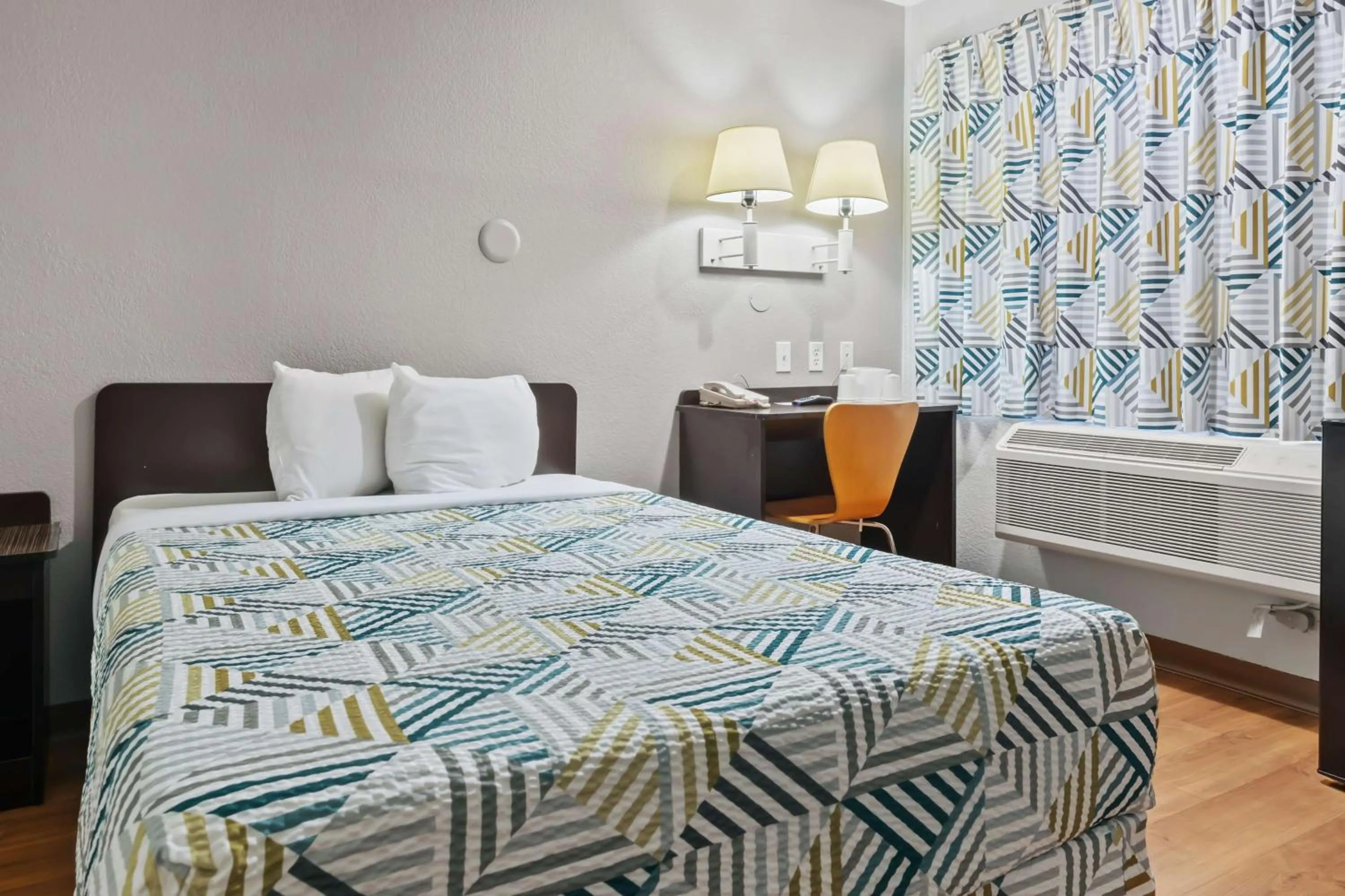 Bedroom, Bed in Motel 6-Ventura, CA - Beach