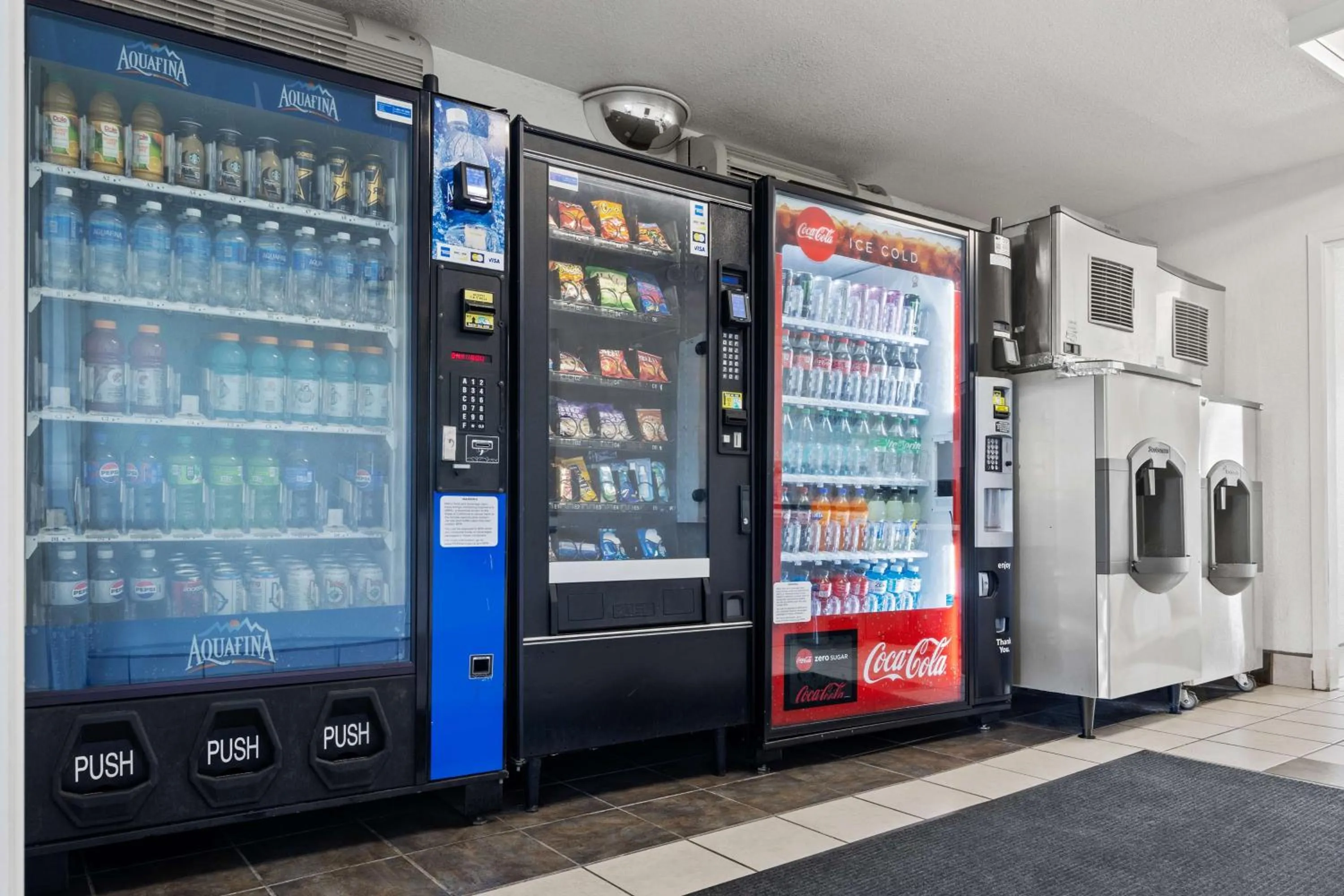 Food and drinks in Motel 6-Ventura, CA - Beach