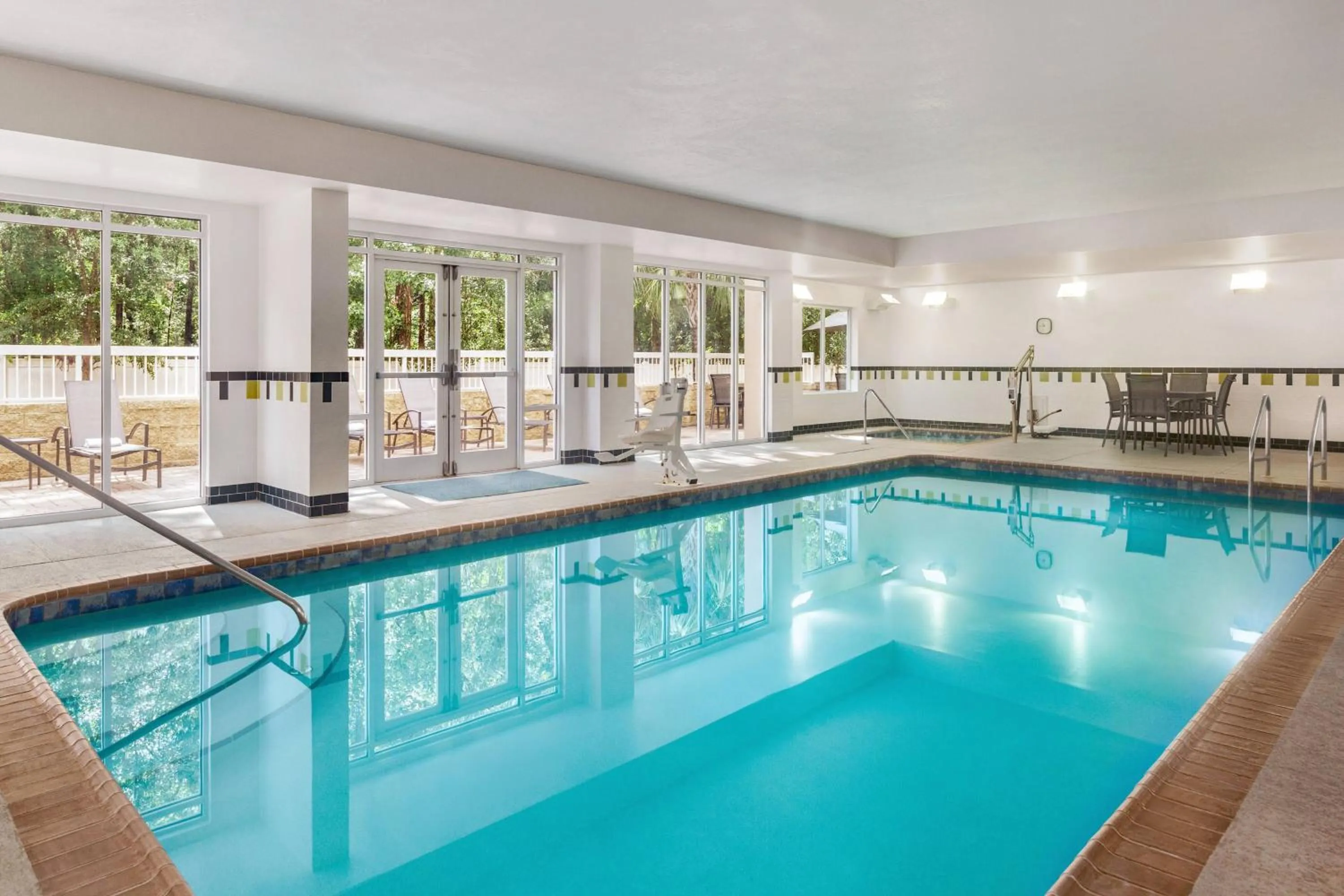 Swimming pool in Fairfield Inn & Suites Jacksonville West/Chaffee Point