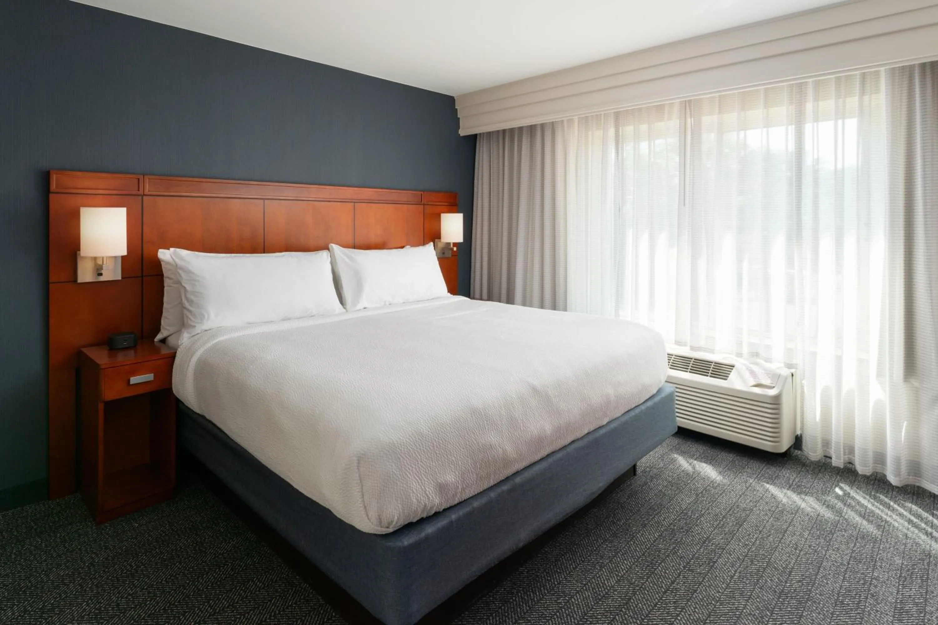 Photo of the whole room, Bed in Courtyard Jacksonville Orange Park