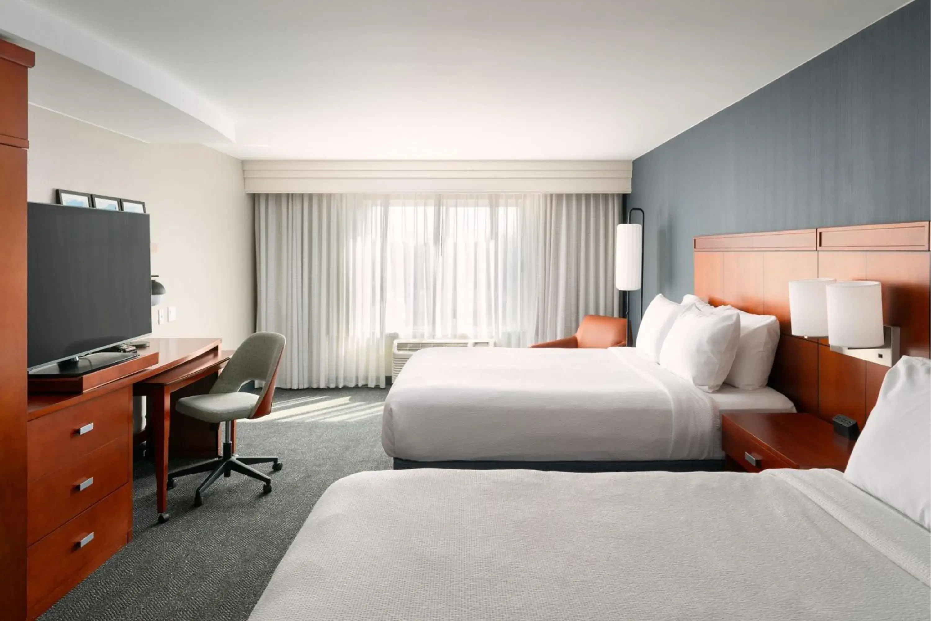 Newly Renovated Queen Room - Mobility/Hearing Accessible with Tub in Courtyard Jacksonville Orange Park Newly Renovated Queen Room - Mobility/Hearing Accessible with Tub in Courtyard Jacksonville Orange Park