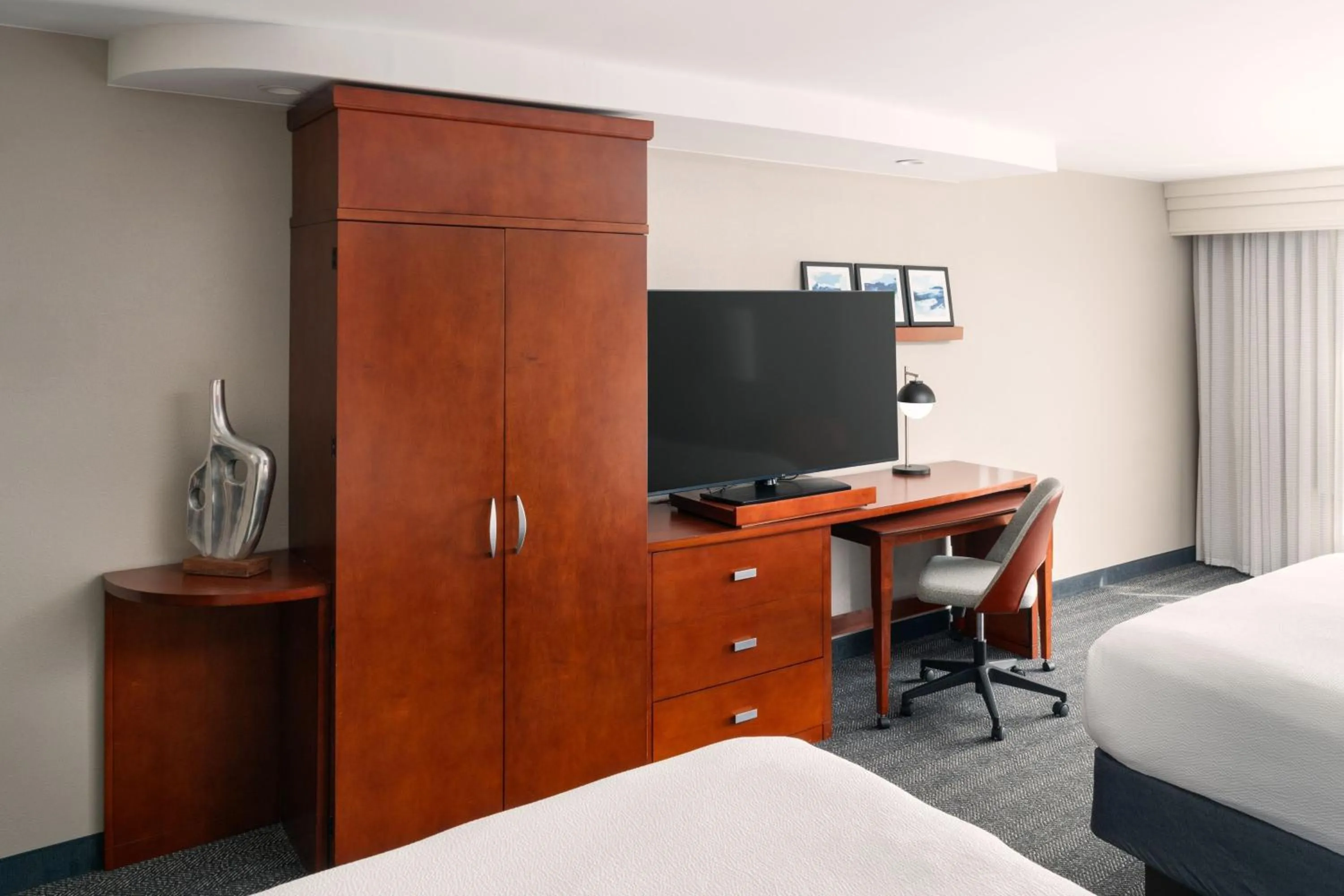 Photo of the whole room, Bed in Courtyard Jacksonville Orange Park