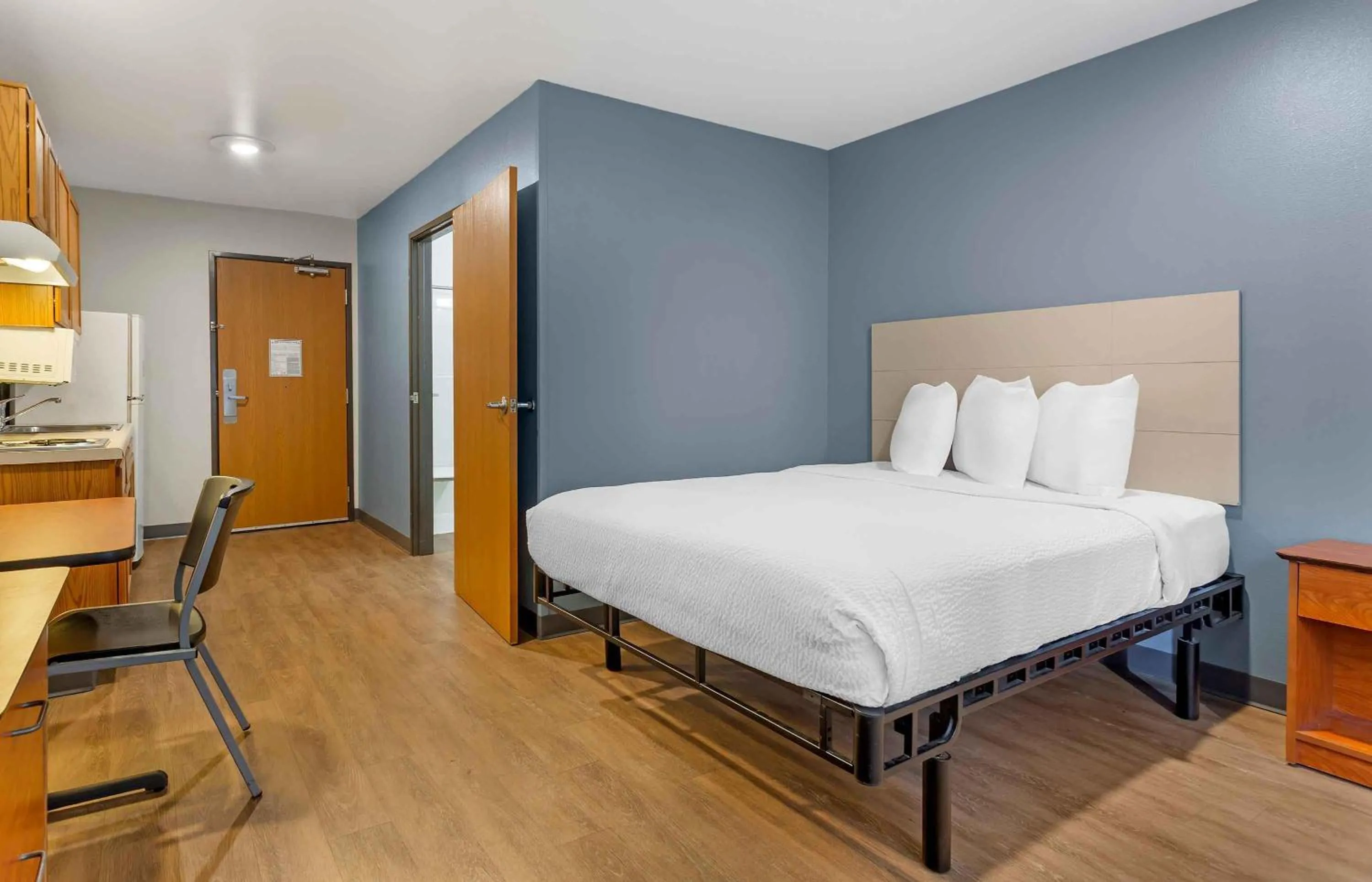 Bedroom, Bed in Extended Stay America Select Suites - Fort Myers