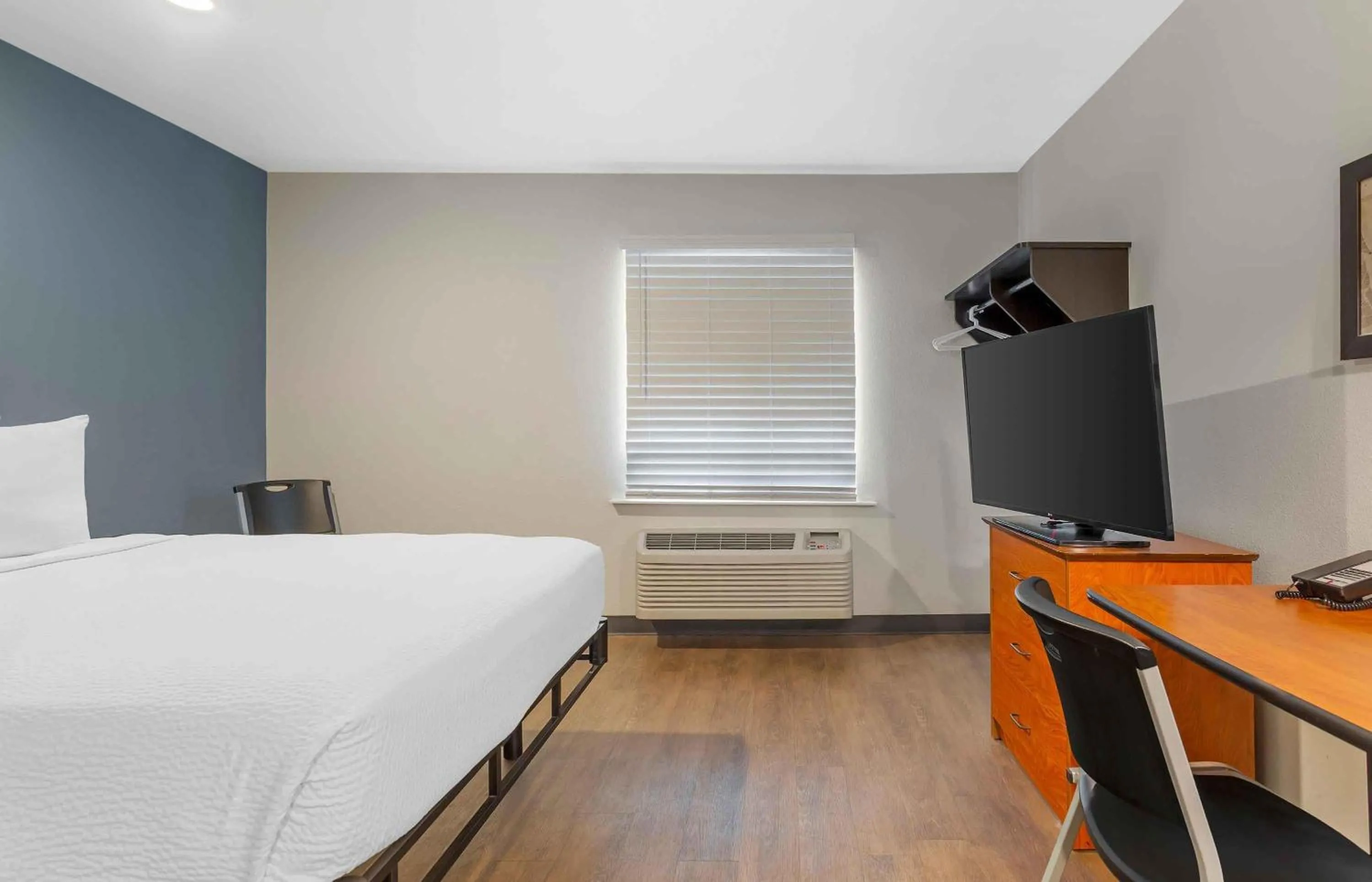 Bedroom, Bed in Extended Stay America Select Suites - Fort Myers