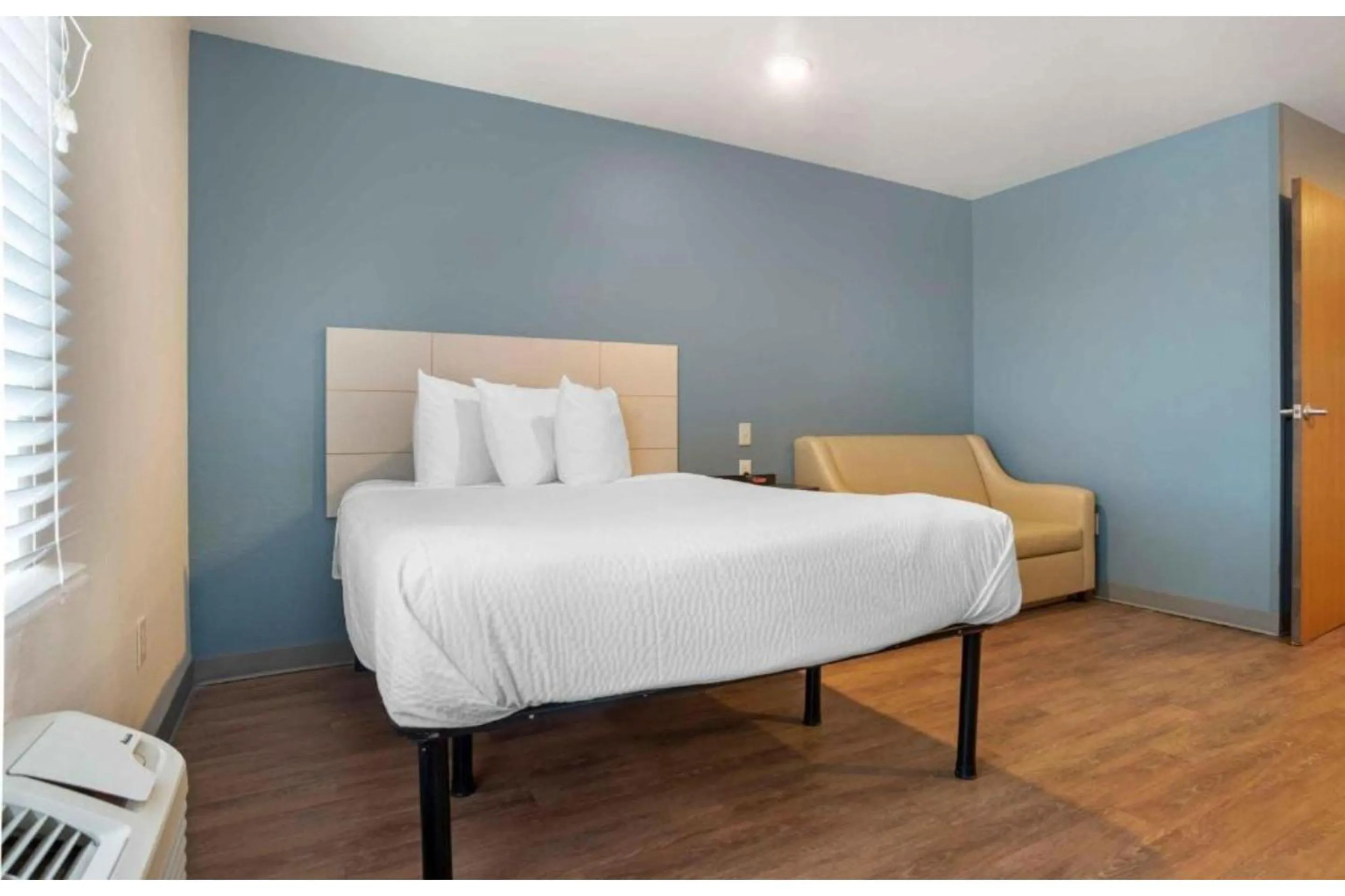 Bedroom, Bed in Studio 6 Extended Stay Fort Myers FL