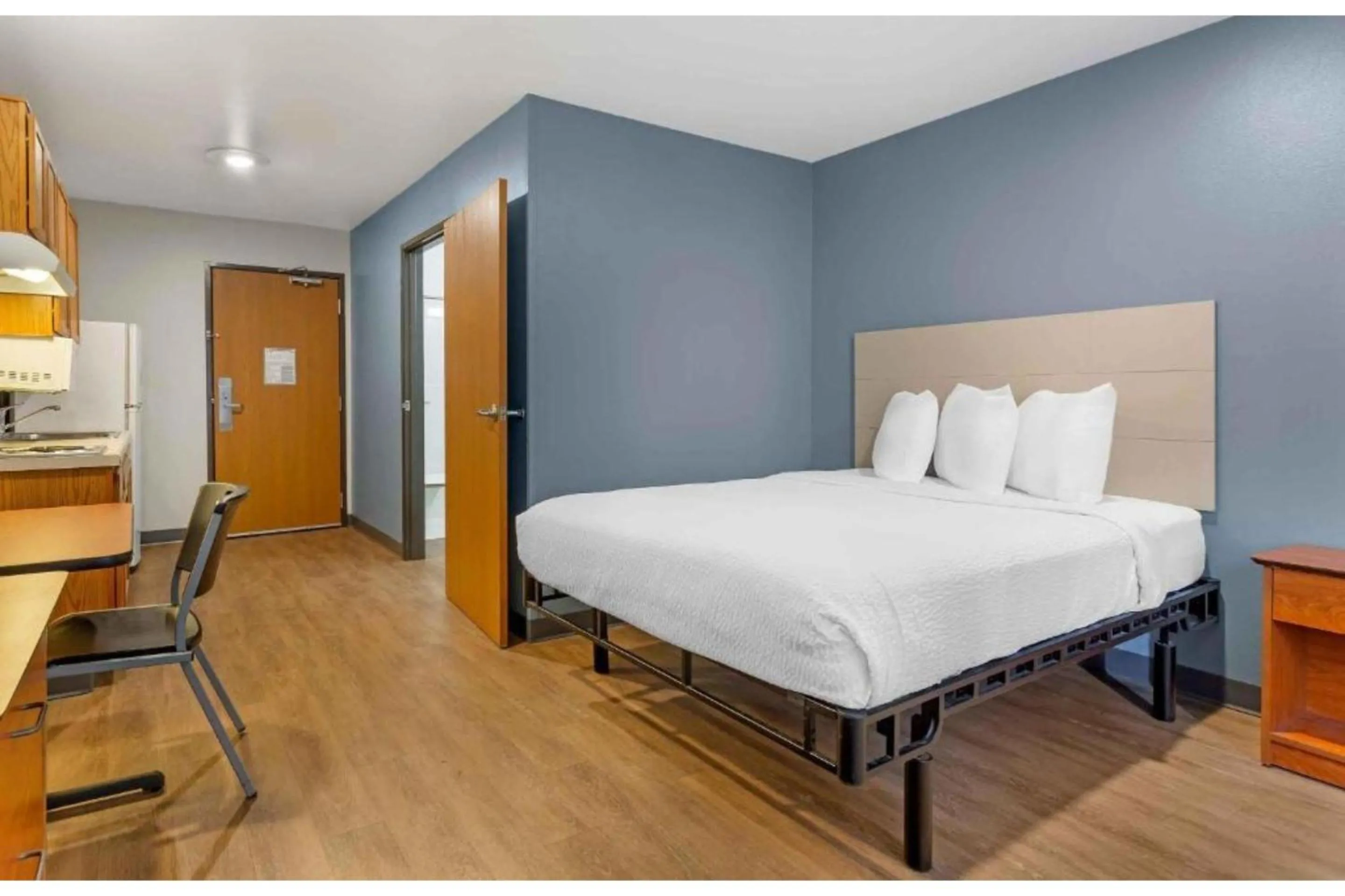 Bedroom, Bed in Studio 6 Extended Stay Fort Myers FL