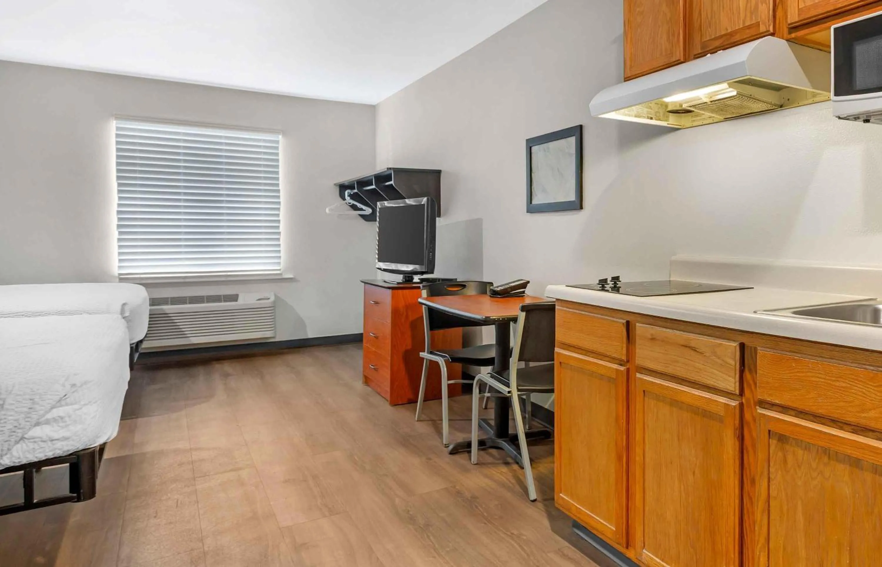 Bedroom, Bed in Extended Stay America Select Suites - Fort Myers