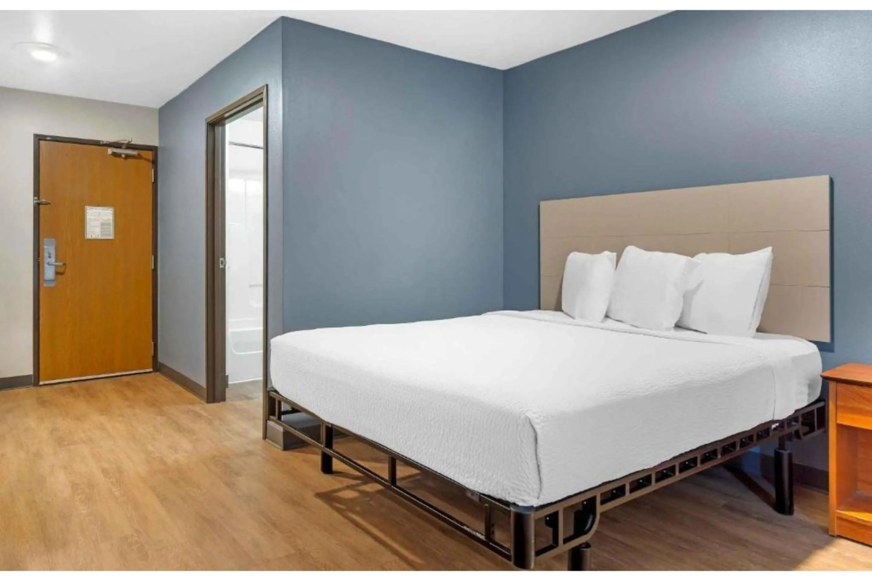 Bedroom, Bed in Studio 6 Extended Stay Fort Myers FL