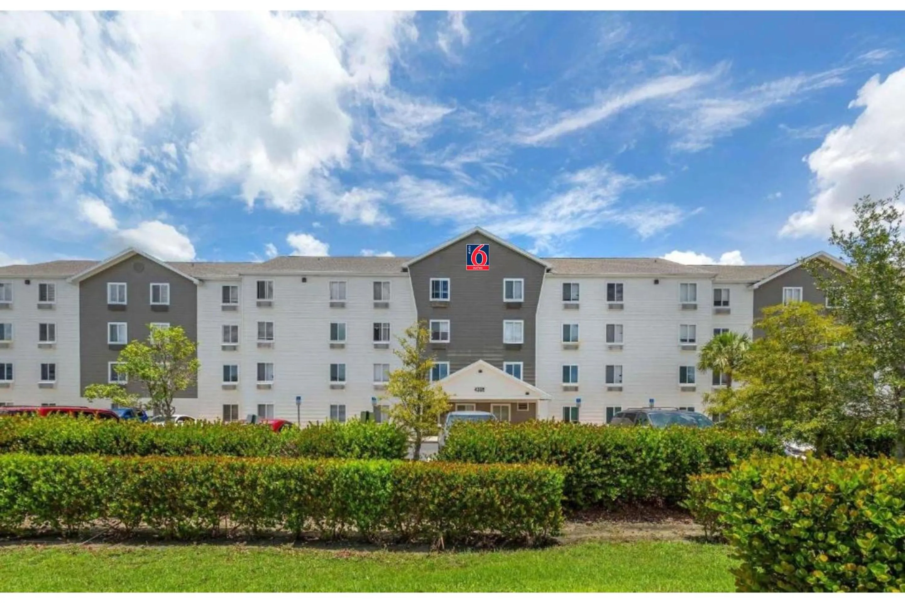 Facade/entrance in Studio 6 Extended Stay Fort Myers FL