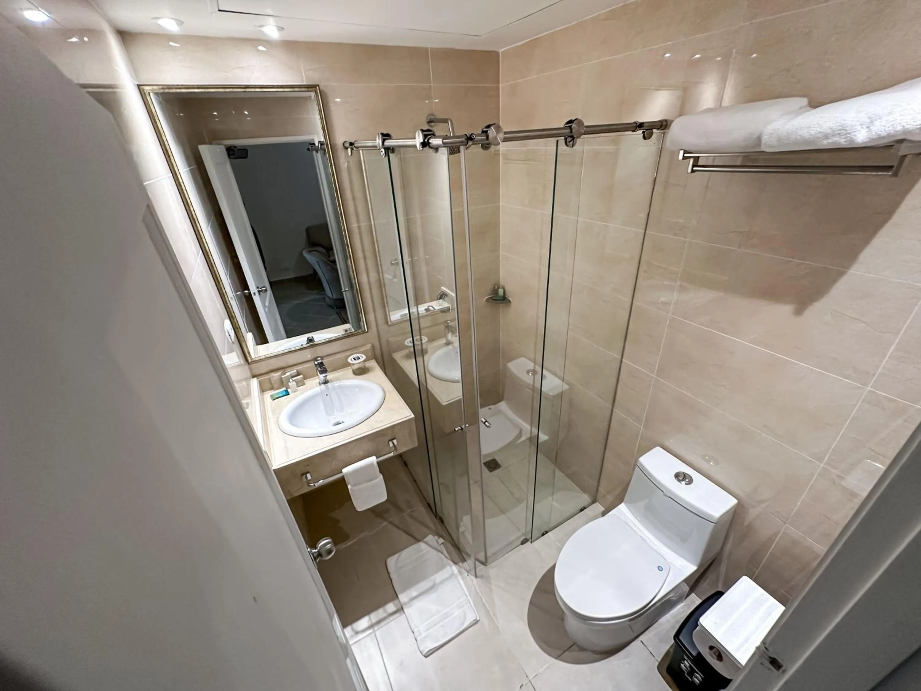 Shower in Hotel El Prado