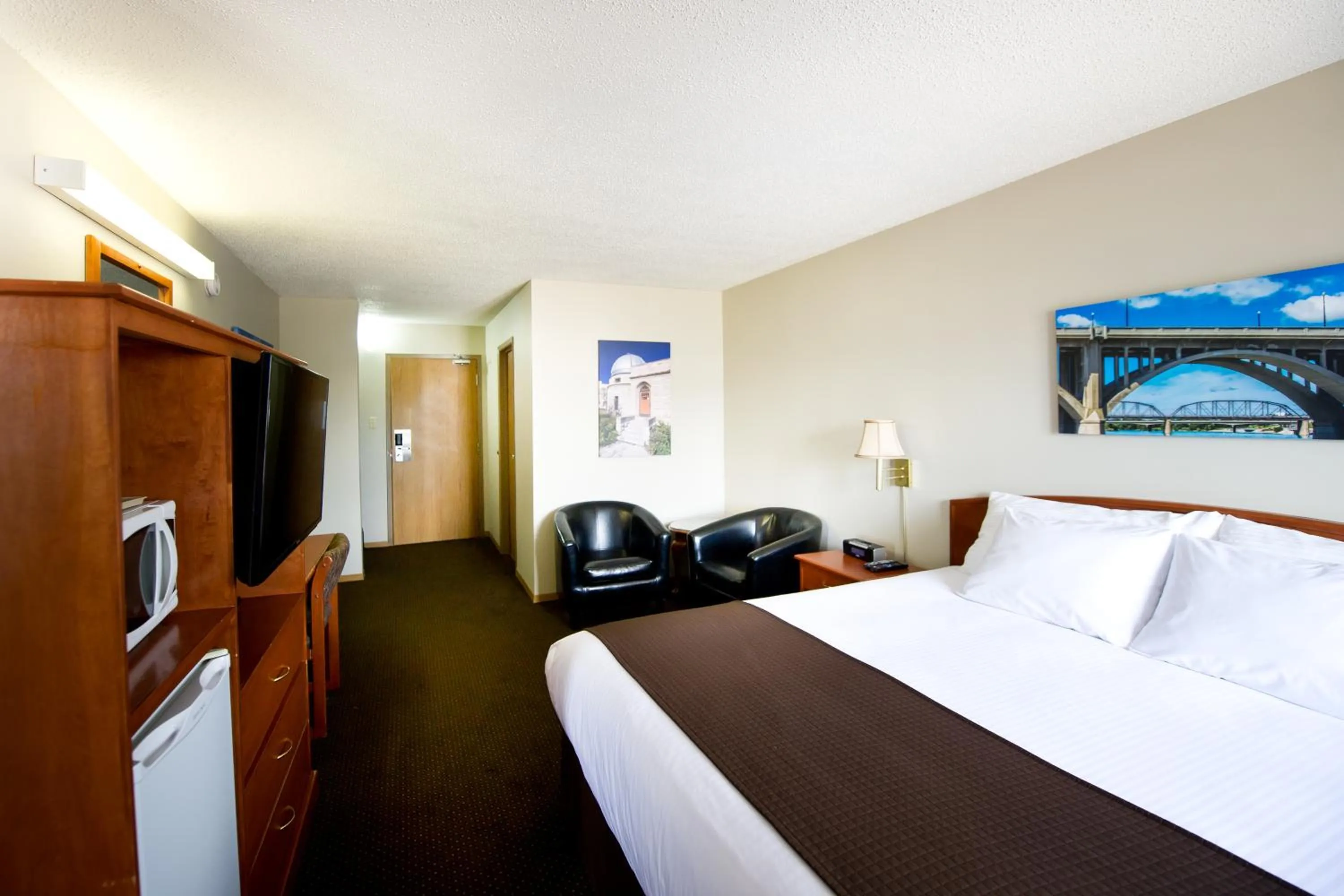 Bed in Riviera Motor Inn