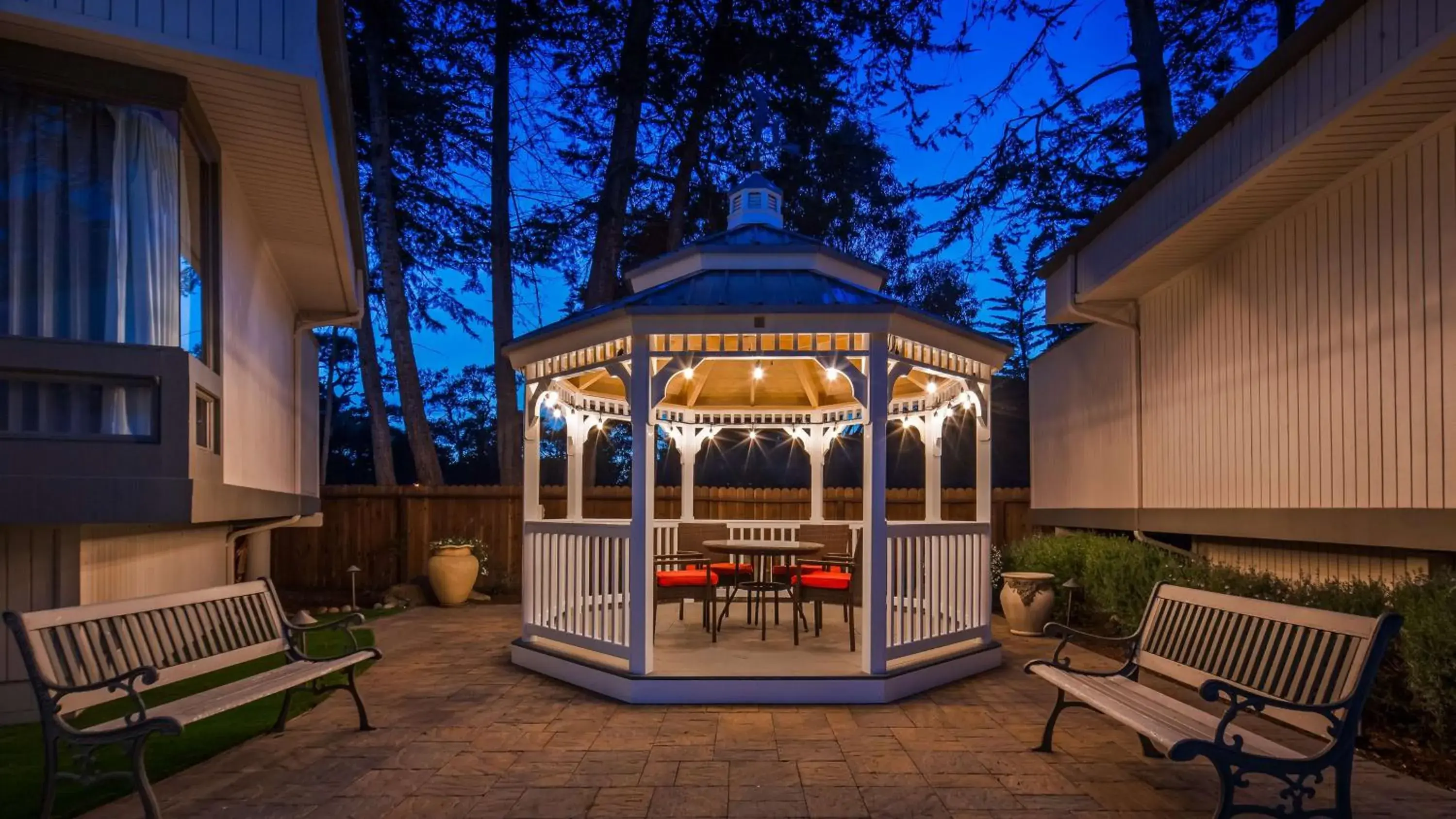 Property building in Best Western The Inn & Suites Pacific Grove Property building in Best Western The Inn & Suites Pacific Grove