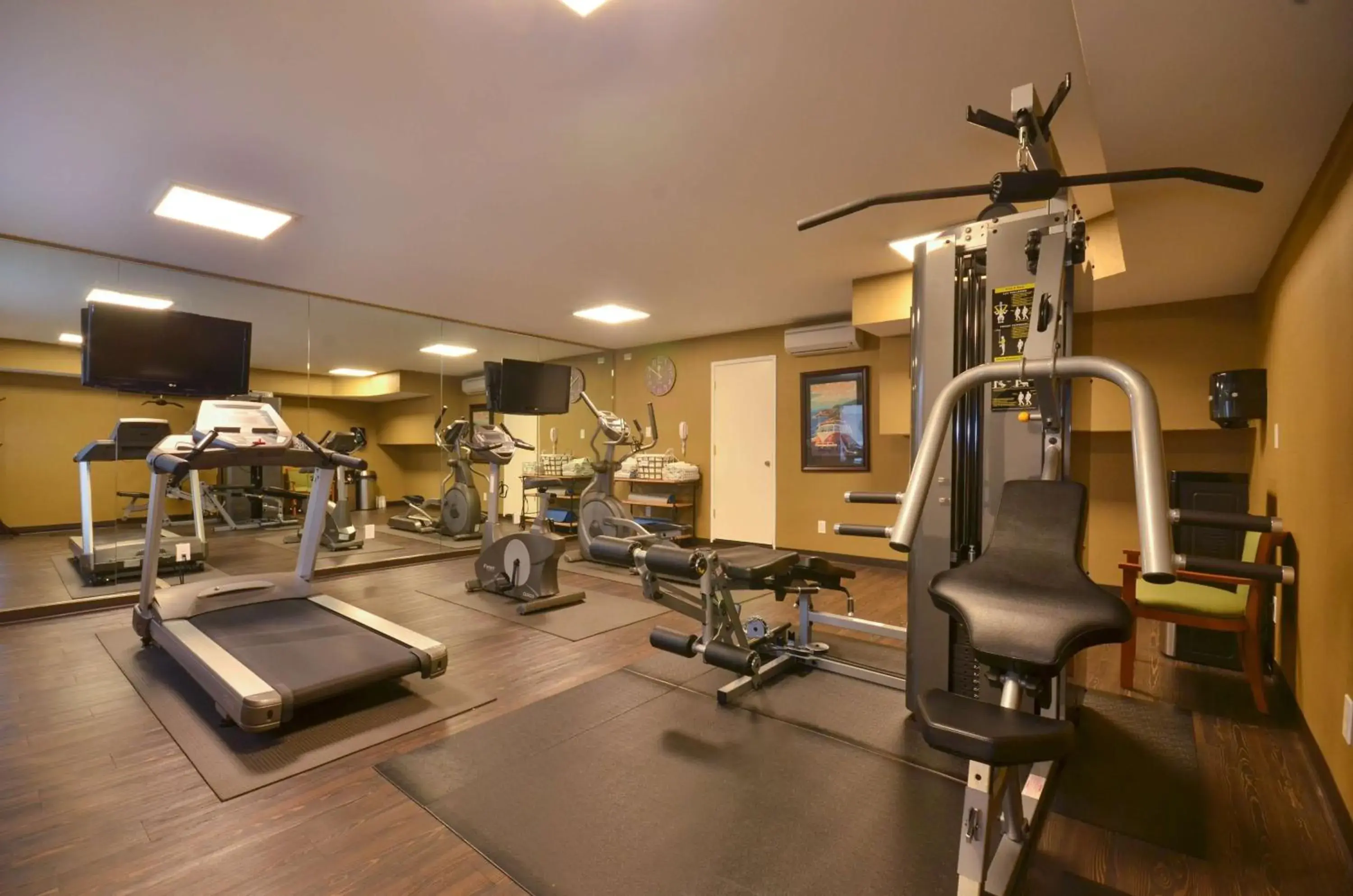 Fitness centre/facilities in Best Western The Inn & Suites Pacific Grove Fitness centre/facilities in Best Western The Inn & Suites Pacific Grove