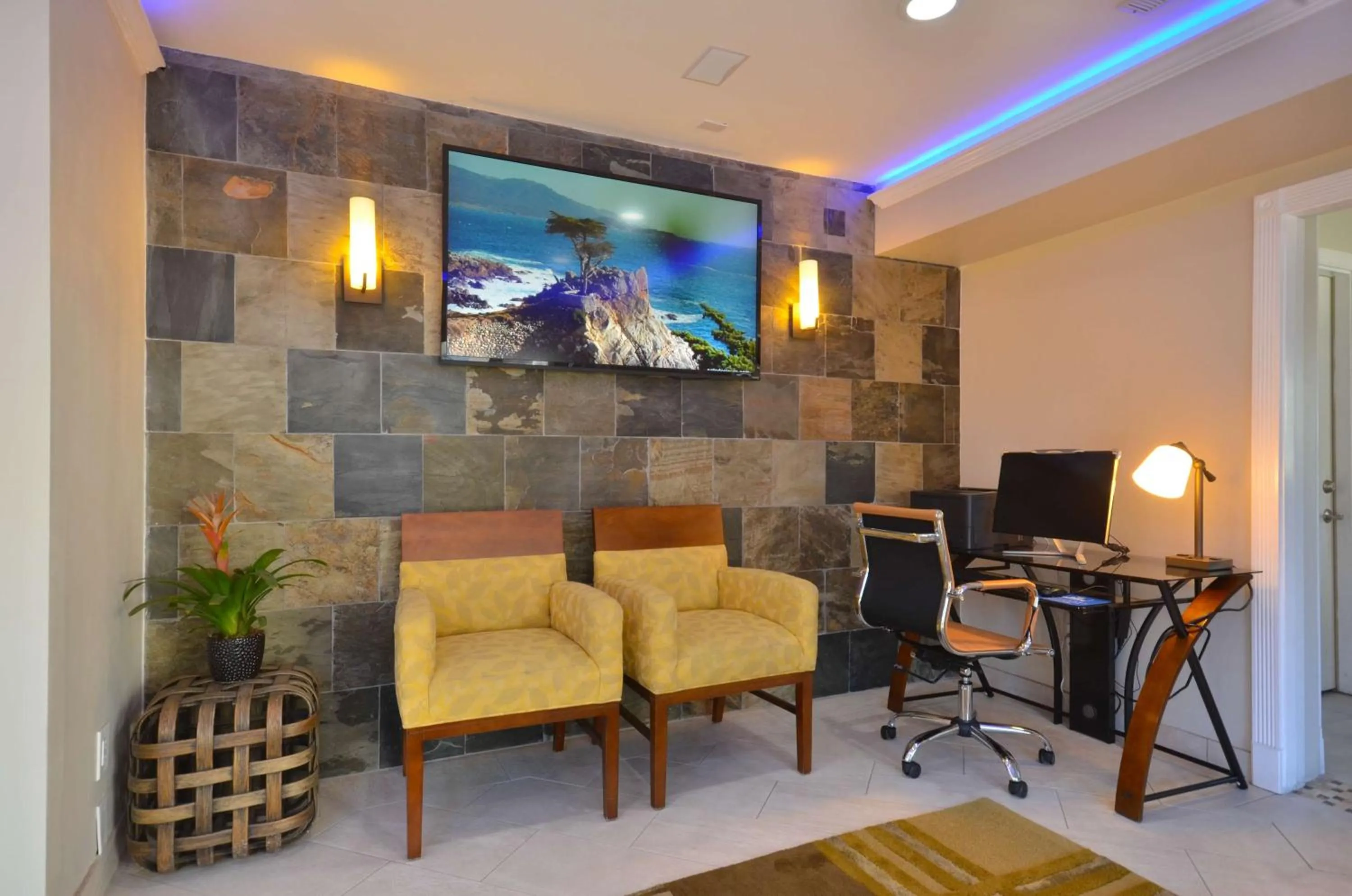 Business facilities in Best Western The Inn & Suites Pacific Grove