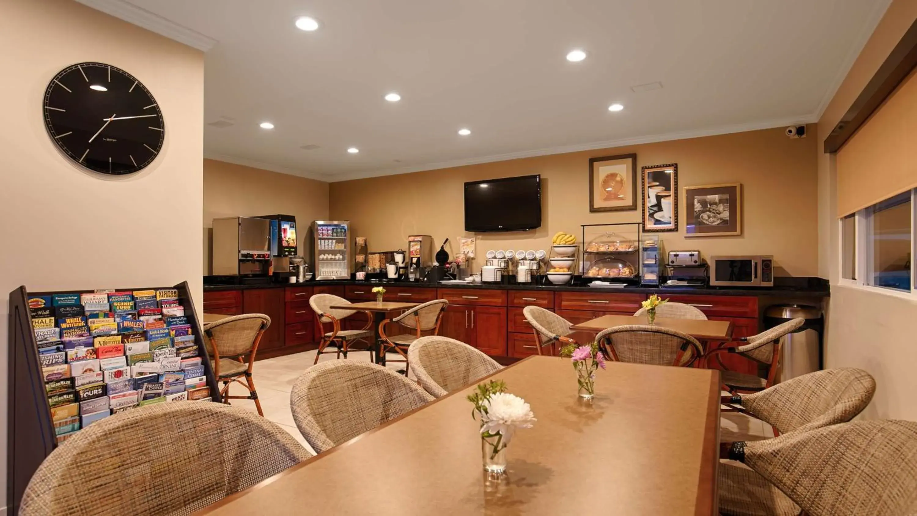 Restaurant/places to eat in Best Western The Inn & Suites Pacific Grove Restaurant/places to eat in Best Western The Inn & Suites Pacific Grove